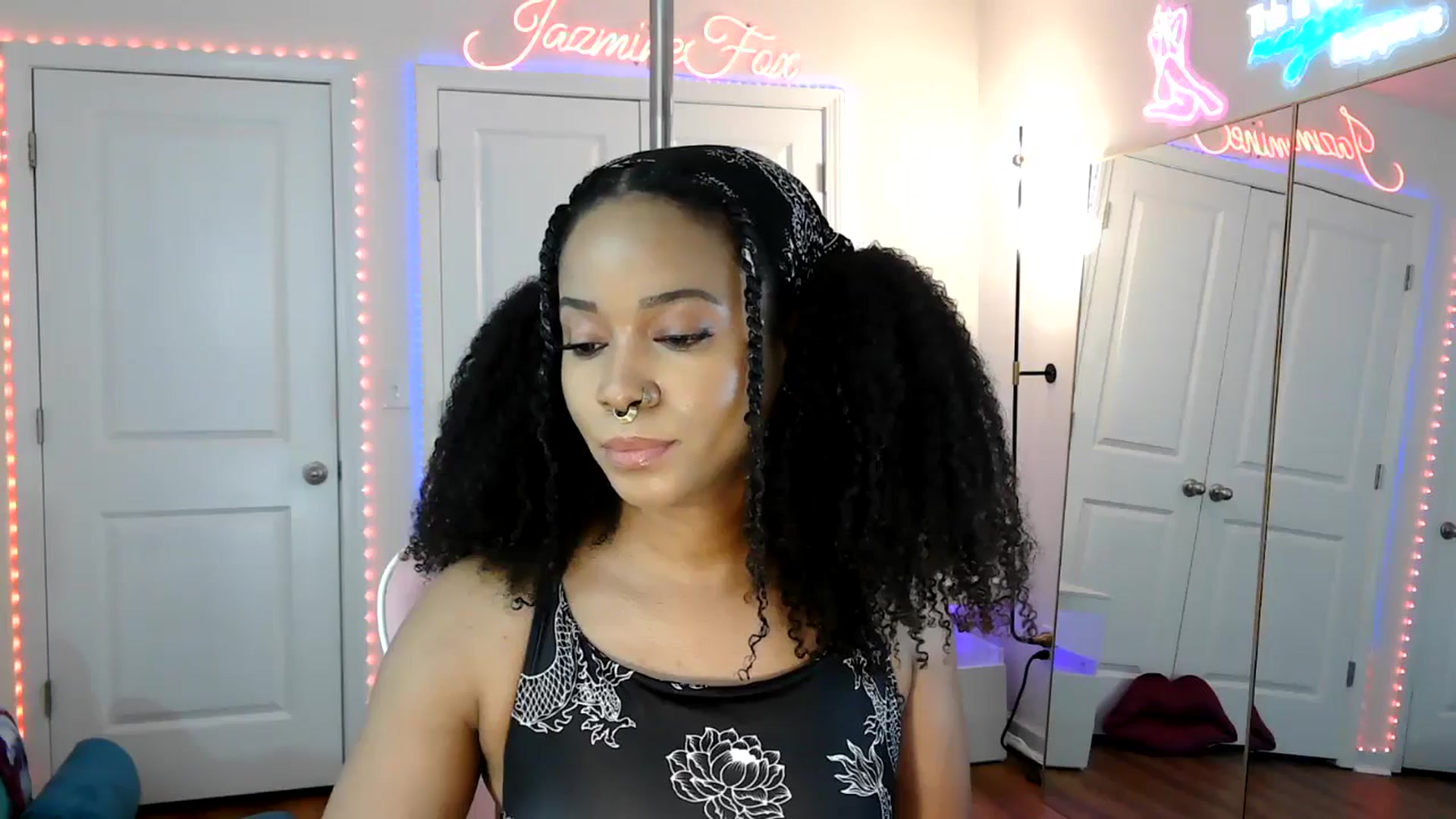 Gallery image thumbnail from Jazminefox's myfreecams stream on, 05/05/2026, 16:42 image 7 of 20