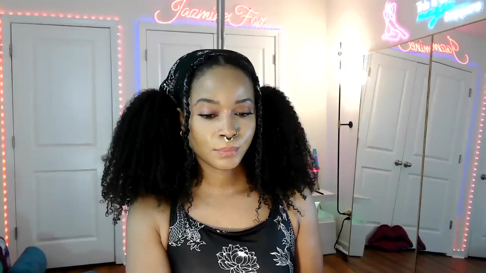 Gallery image thumbnail from Jazminefox's myfreecams stream on, 05/05/2026, 16:42 image 8 of 20