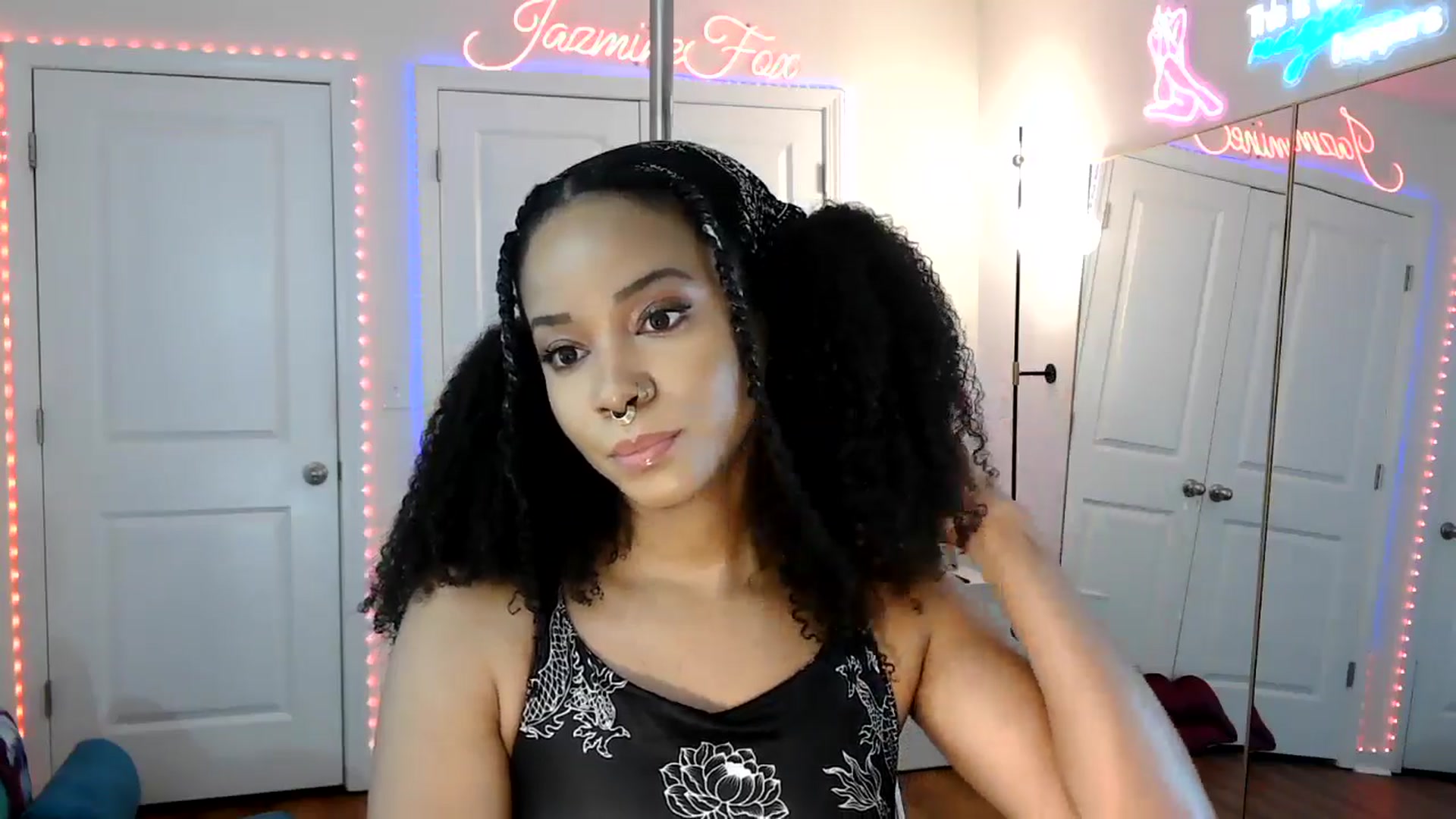 Gallery image thumbnail from Jazminefox's myfreecams stream on, 05/05/2026, 16:42 image 4 of 20