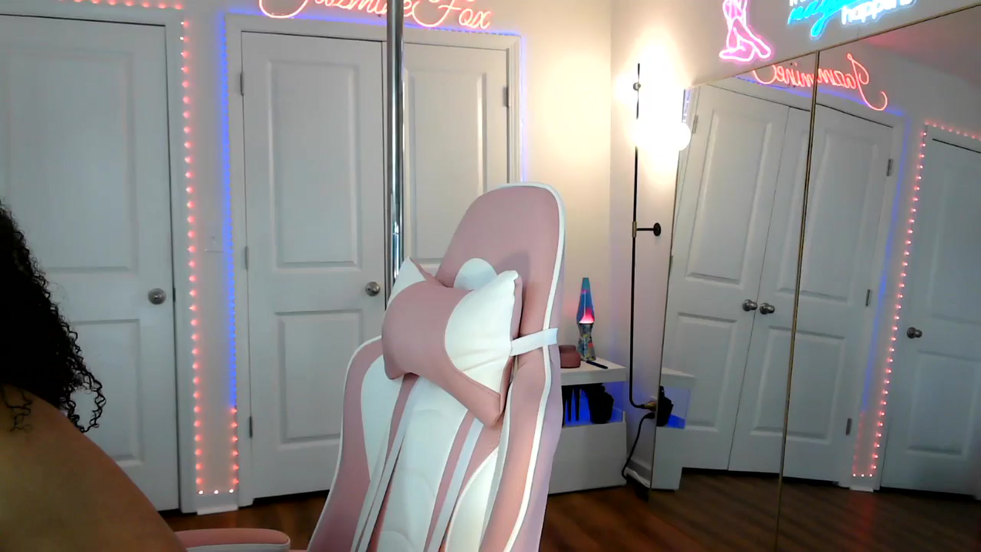Gallery image thumbnail from Jazminefox's myfreecams stream on, 05/06/2026, 17:38 image 4 of 20