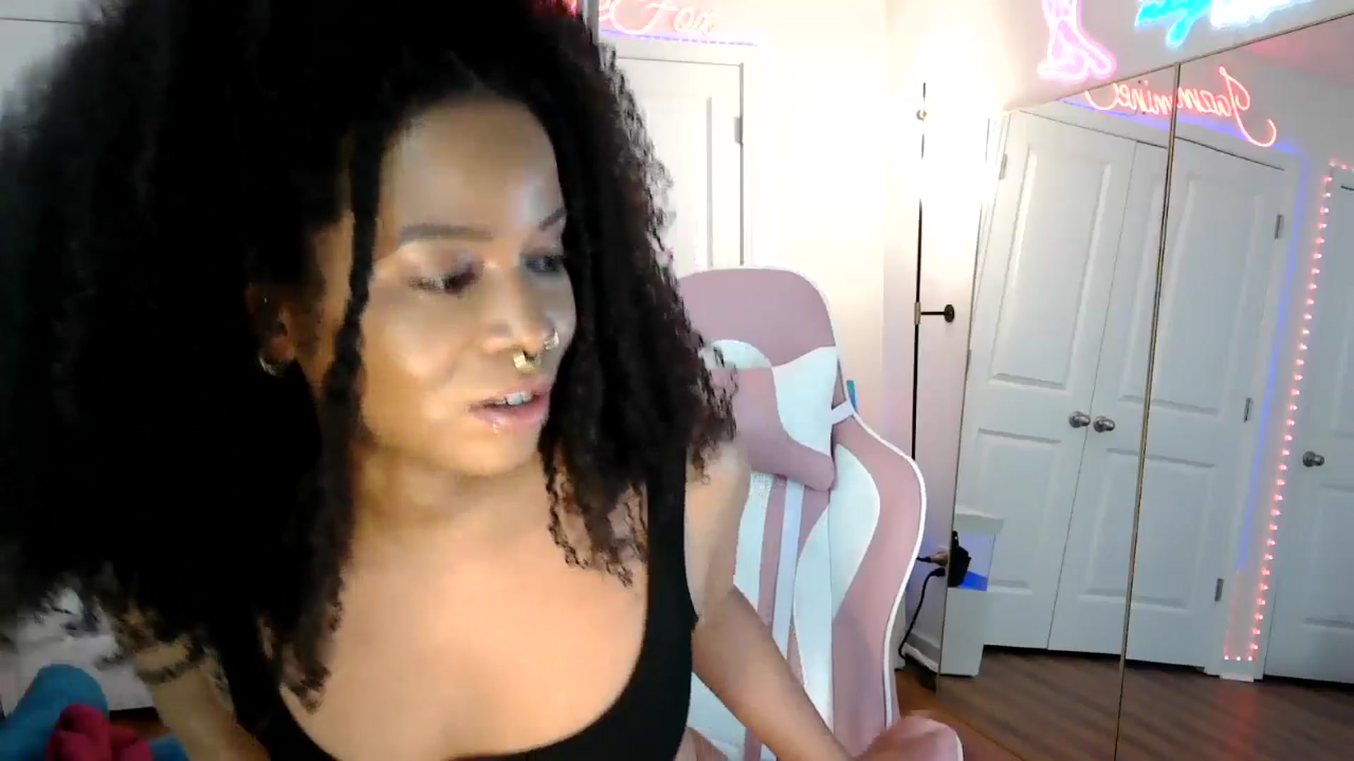 Gallery image thumbnail from Jazminefox's myfreecams stream on, 05/06/2026, 17:38 image 16 of 20