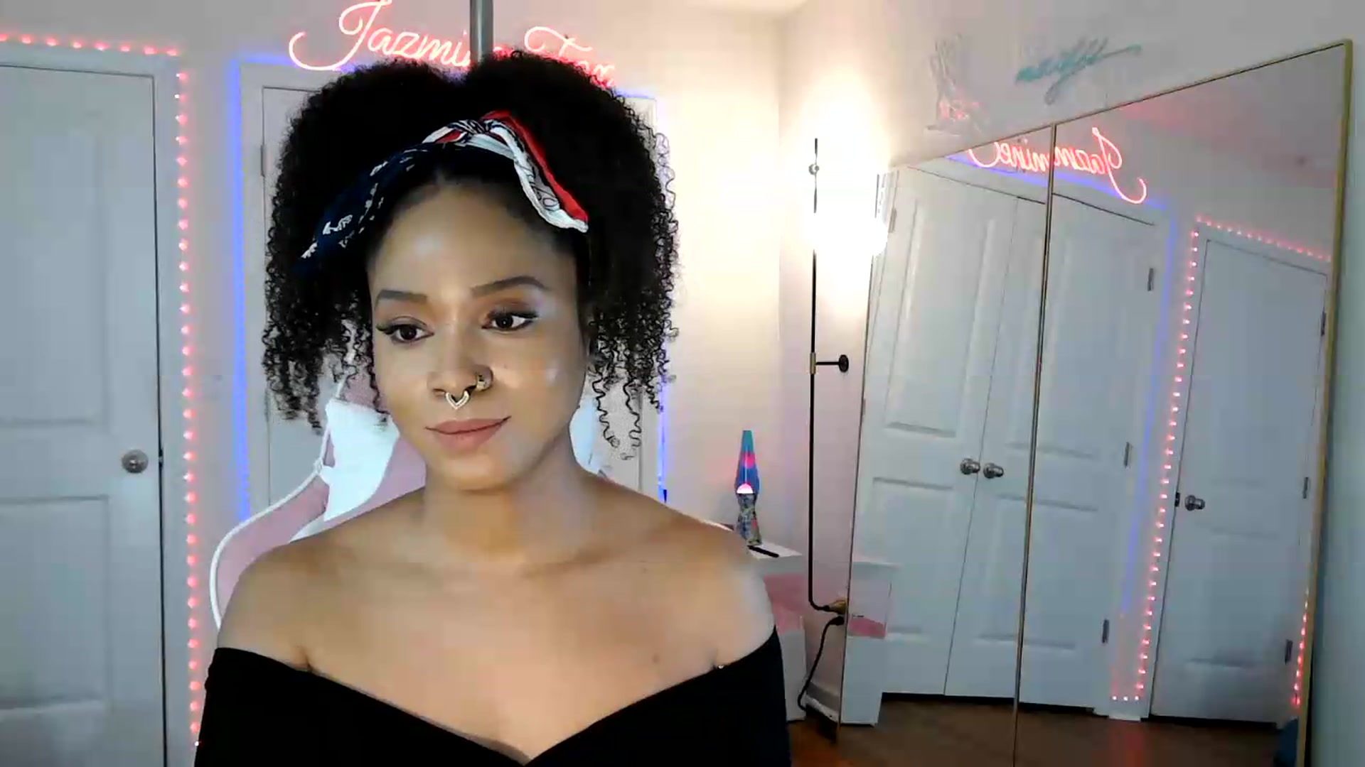 Gallery image thumbnail from Jazminefox's myfreecams stream on, 05/12/2026, 19:52 image 17 of 20