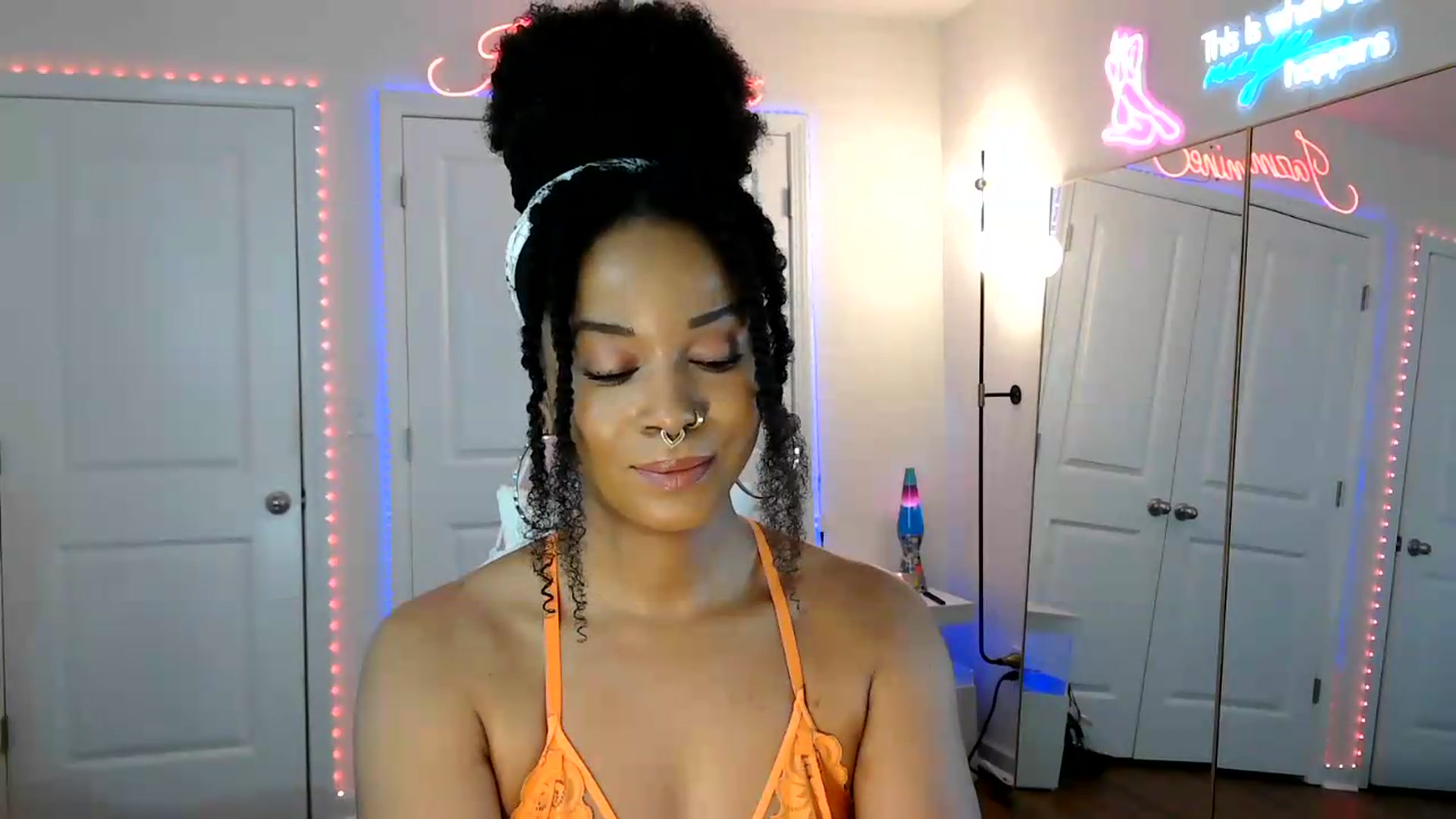 Gallery image thumbnail from Jazminefox's myfreecams stream on, 05/16/2026, 16:55 image 18 of 20
