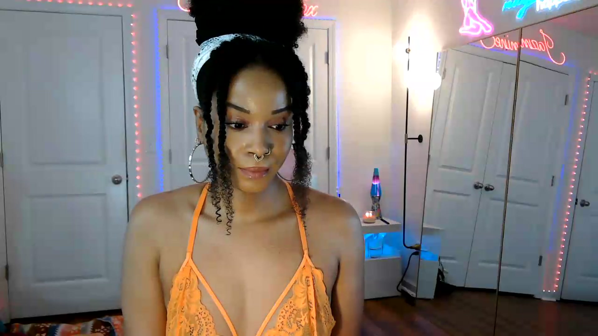 Gallery image thumbnail from Jazminefox's myfreecams stream on, 05/16/2026, 16:55 image 15 of 20