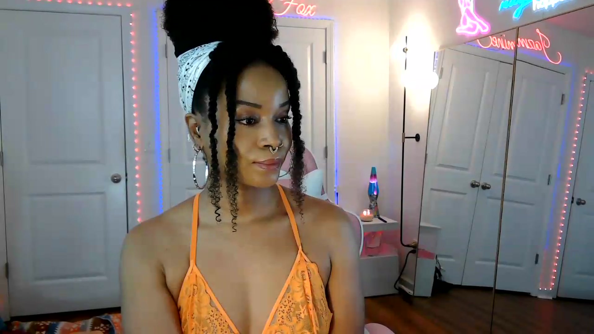 Gallery image thumbnail from Jazminefox's myfreecams stream on, 05/16/2026, 16:55 image 12 of 20