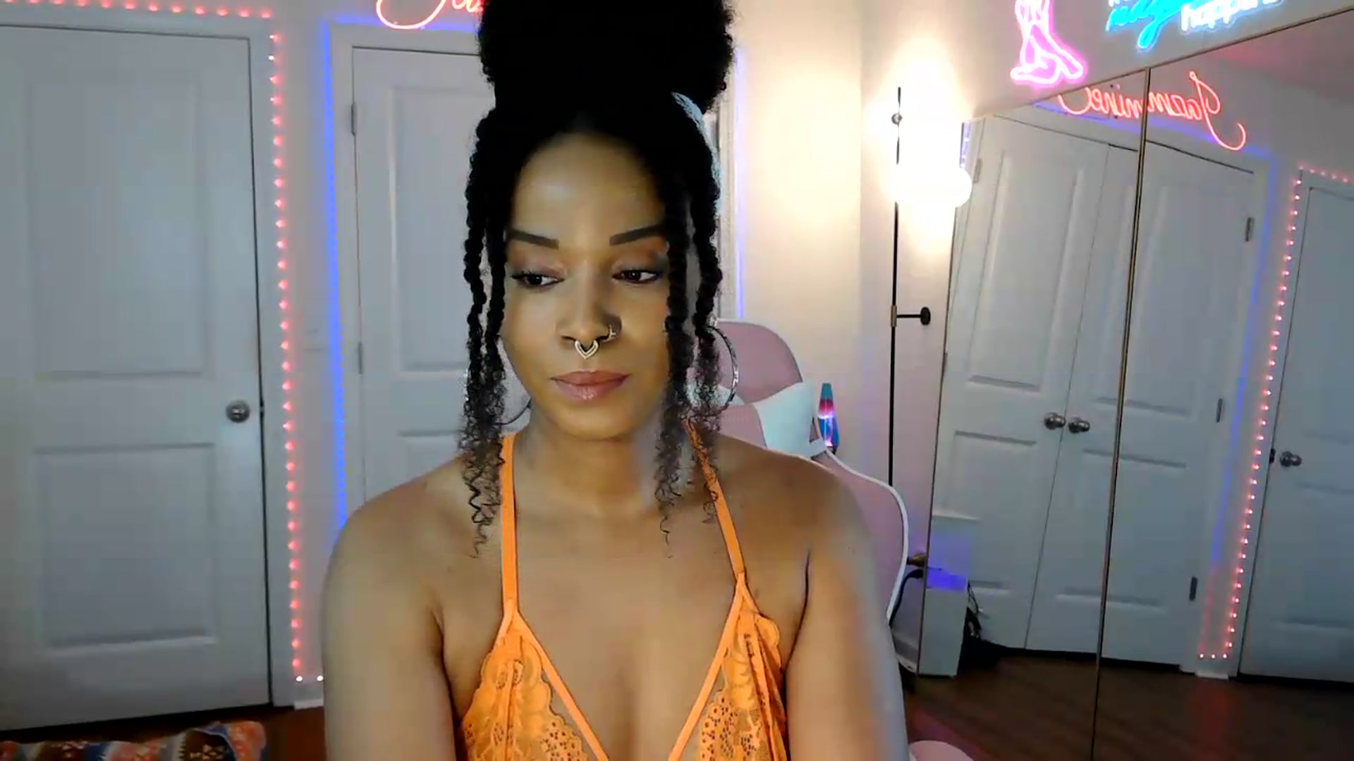 Gallery image thumbnail from Jazminefox's myfreecams stream on, 05/16/2026, 16:55 image 6 of 20
