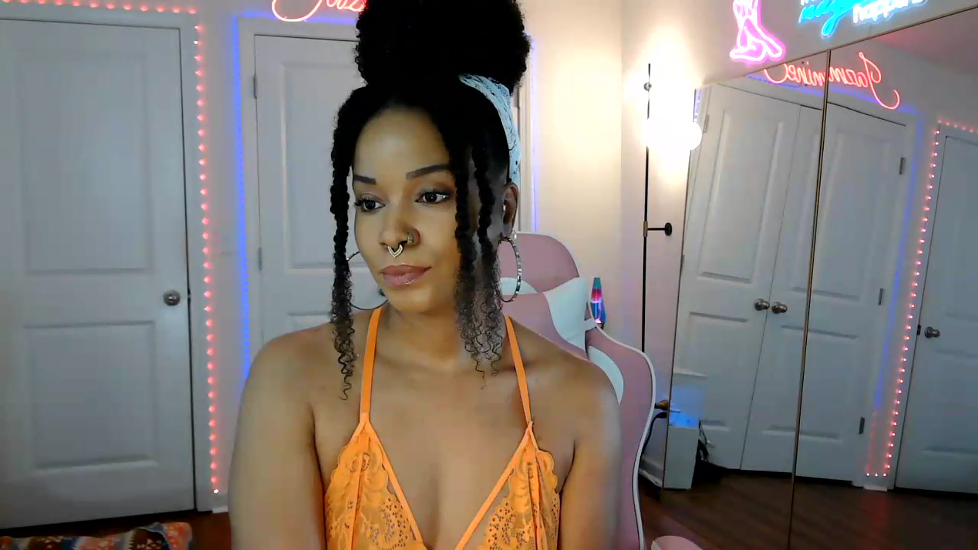 Gallery image thumbnail from Jazminefox's myfreecams stream on, 05/16/2026, 16:55 image 5 of 20