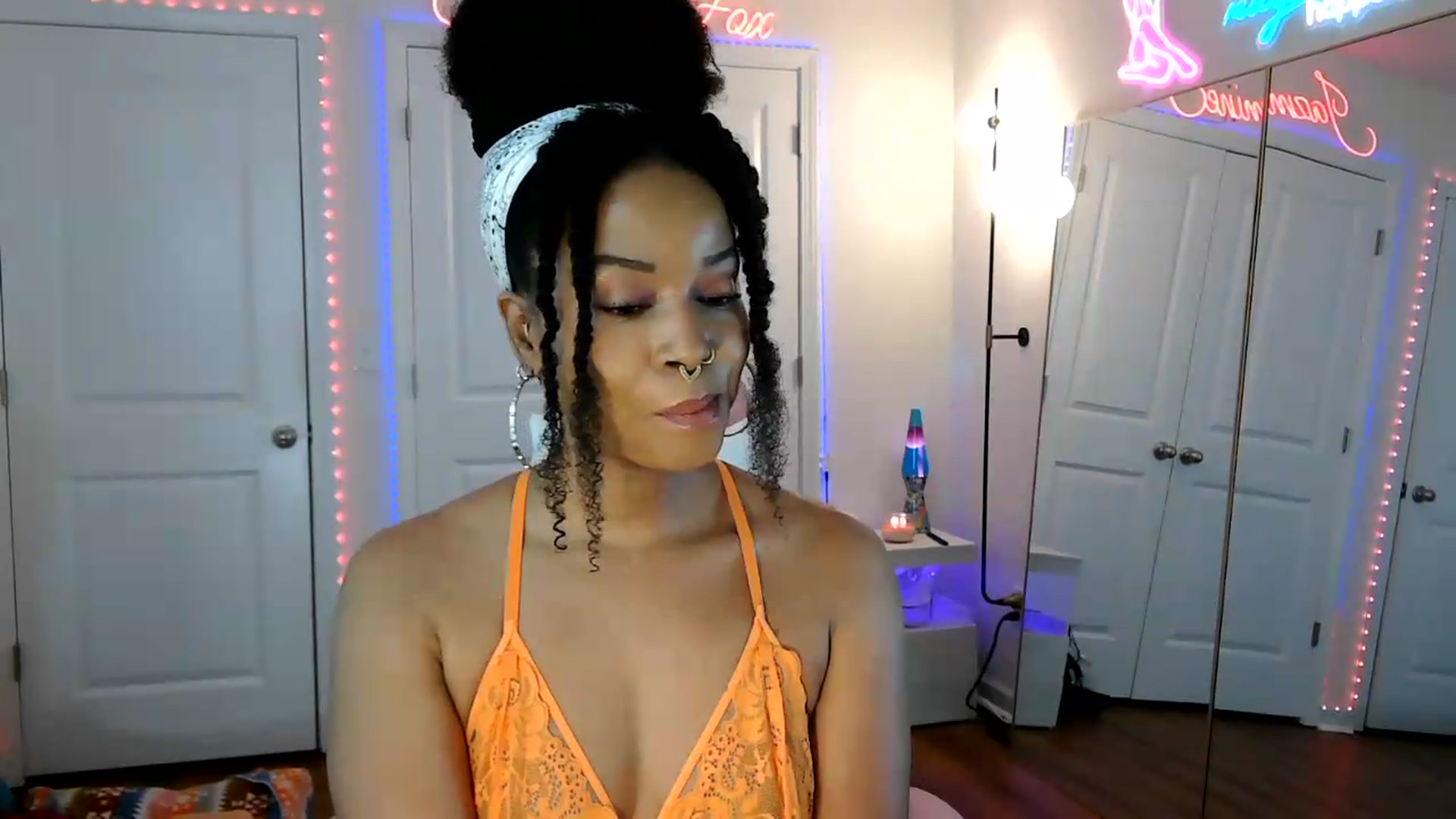 Gallery image thumbnail from Jazminefox's myfreecams stream on, 05/16/2026, 16:55 image 14 of 20
