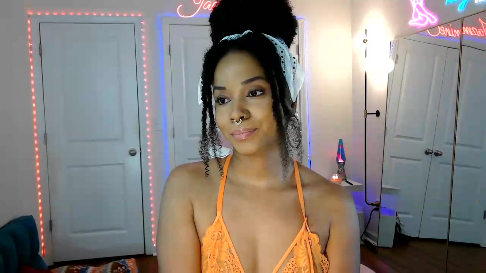 Gallery image thumbnail from Jazminefox's myfreecams stream on, 05/16/2026, 18:19 image 6 of 20