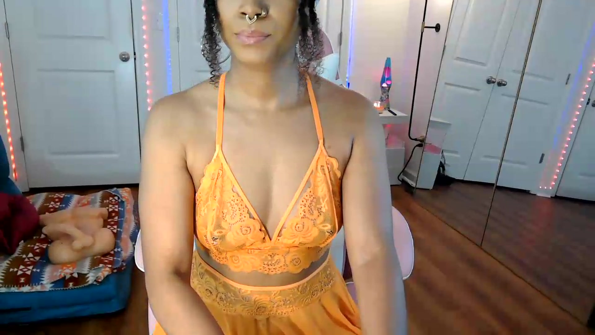 Gallery image thumbnail from Jazminefox's myfreecams stream on, 05/16/2026, 18:19 image 4 of 20