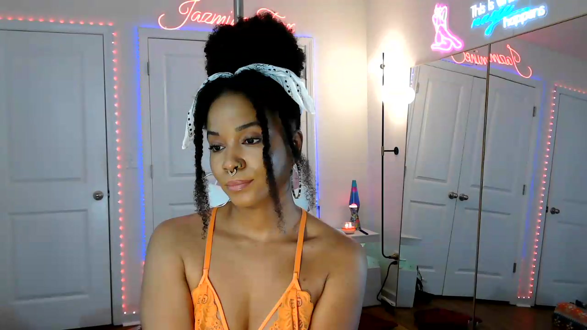 Gallery image thumbnail from Jazminefox's myfreecams stream on, 05/16/2026, 19:45 image 18 of 20
