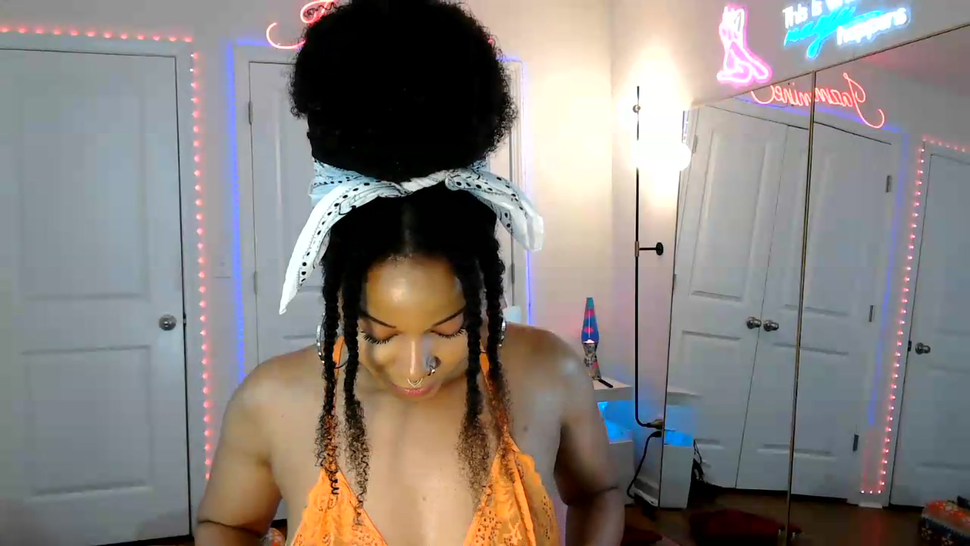 Gallery image thumbnail from Jazminefox's myfreecams stream on, 05/16/2026, 19:45 image 20 of 20