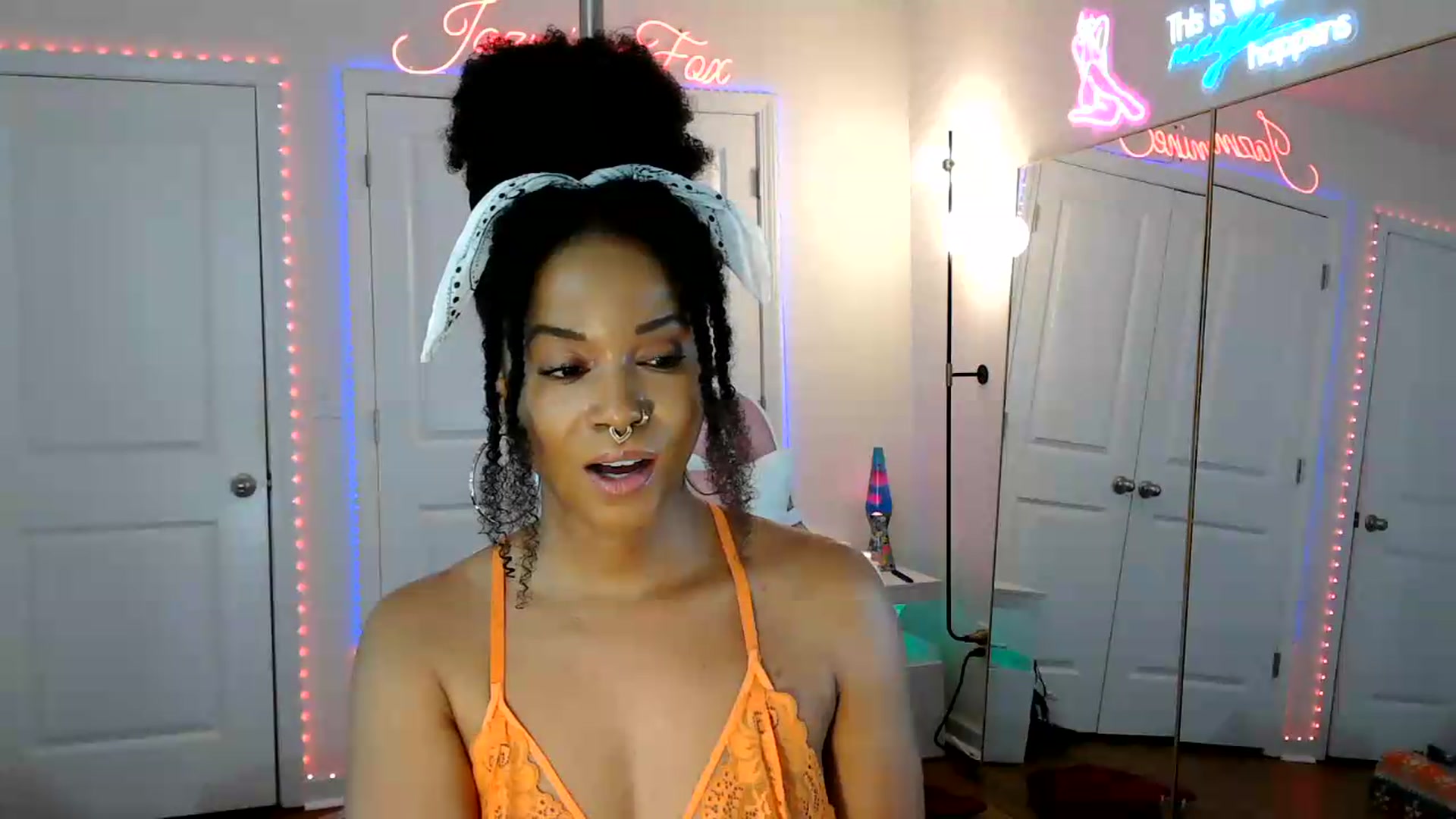 Gallery image thumbnail from Jazminefox's myfreecams stream on, 05/16/2026, 19:45 image 15 of 20