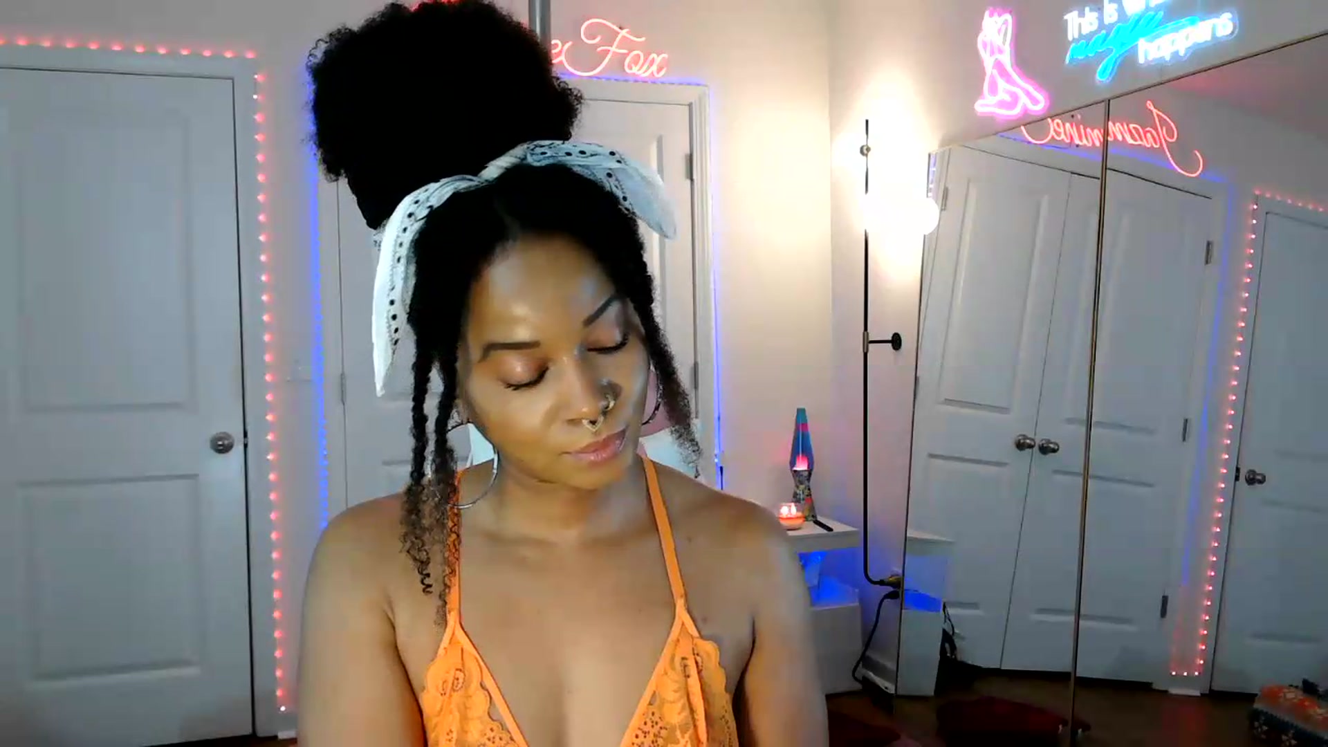 Gallery image thumbnail from Jazminefox's myfreecams stream on, 05/16/2026, 19:45 image 17 of 20