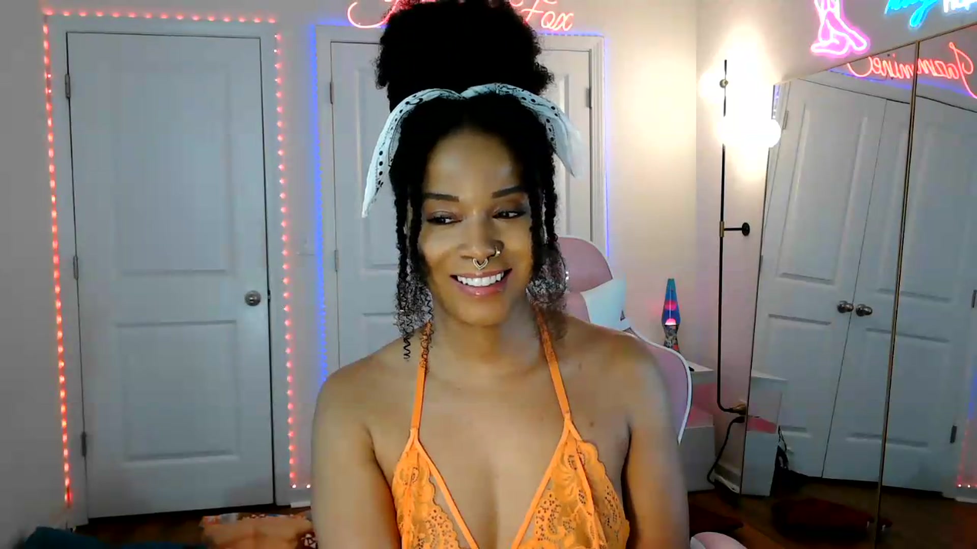 Gallery image thumbnail from Jazminefox's myfreecams stream on, 05/16/2026, 19:45 image 10 of 20