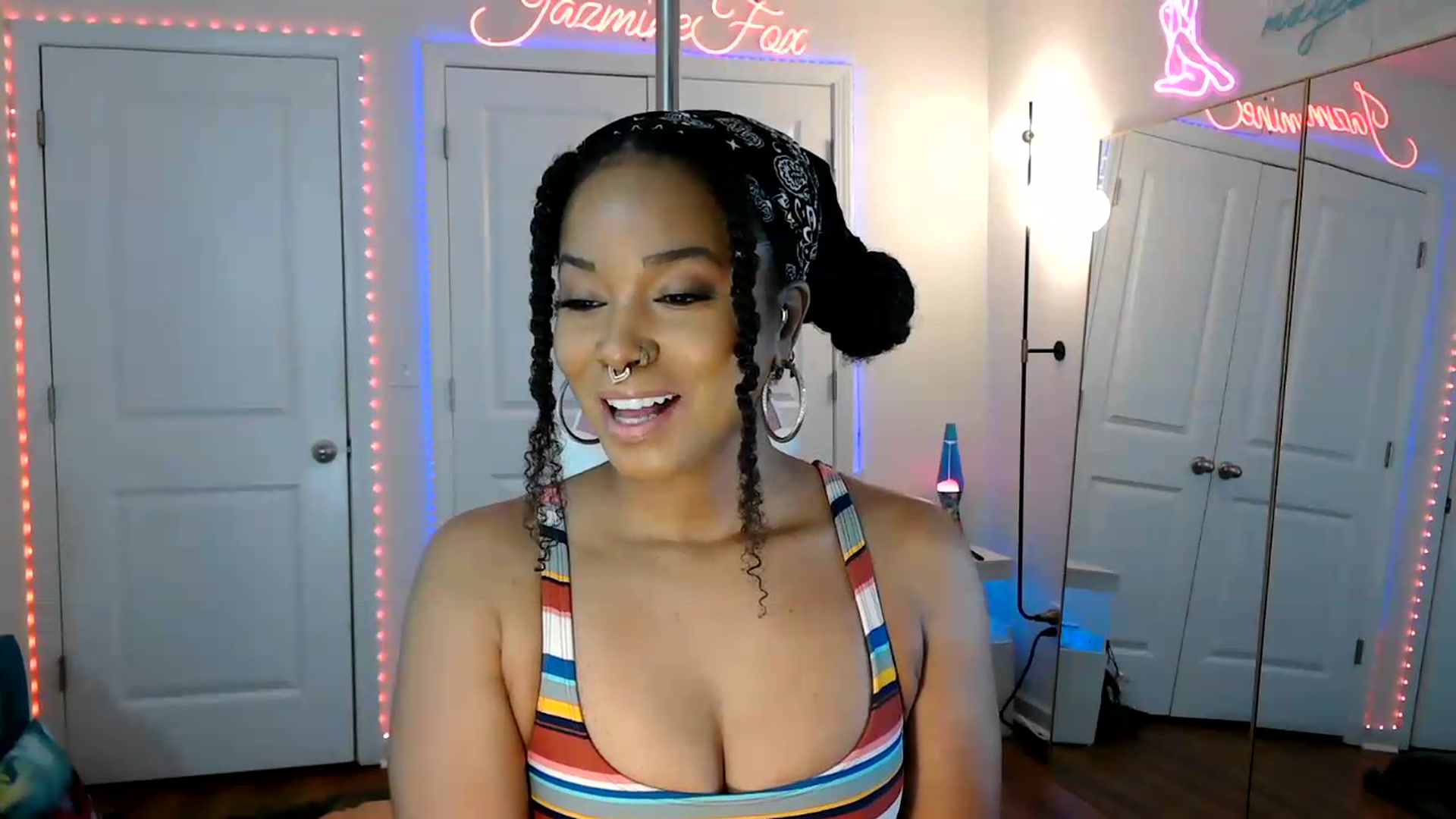 Gallery image thumbnail from Jazminefox's myfreecams stream on, 05/18/2026, 18:17 image 3 of 20