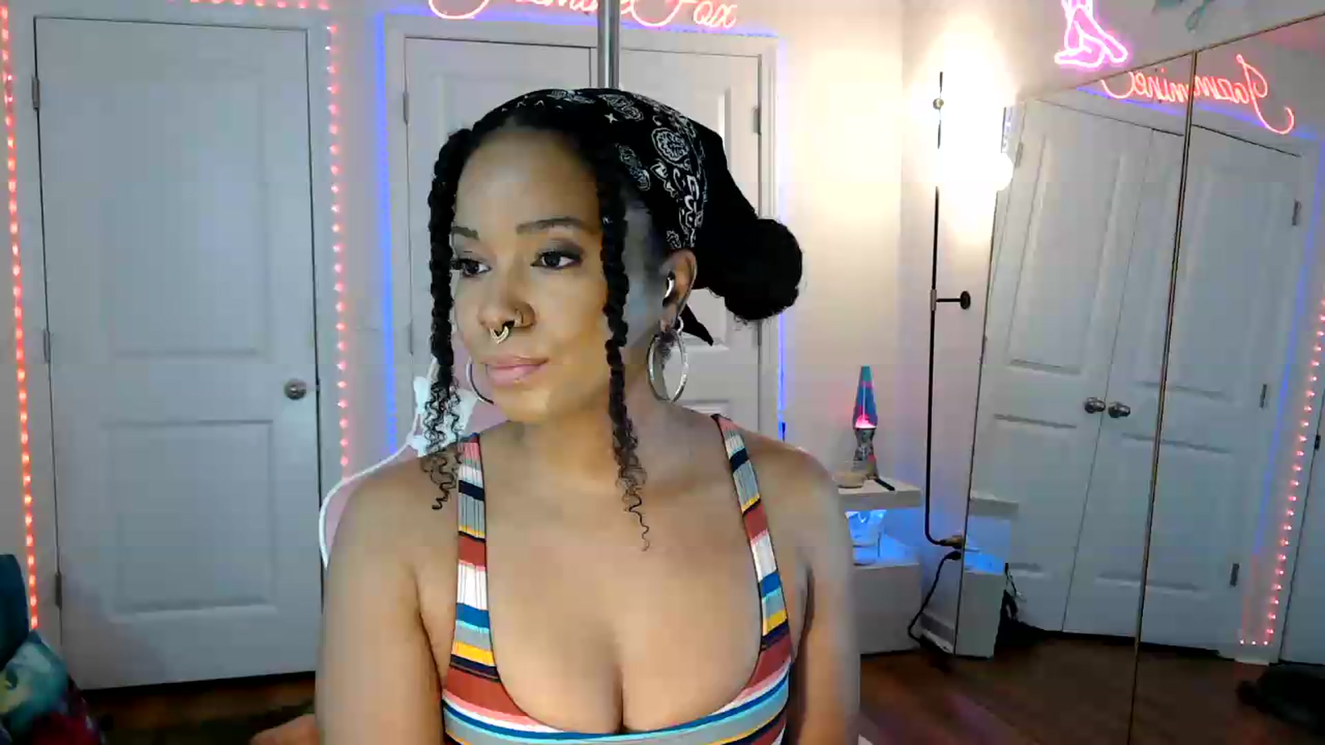 Gallery image thumbnail from Jazminefox's myfreecams stream on, 05/18/2026, 18:17 image 10 of 20