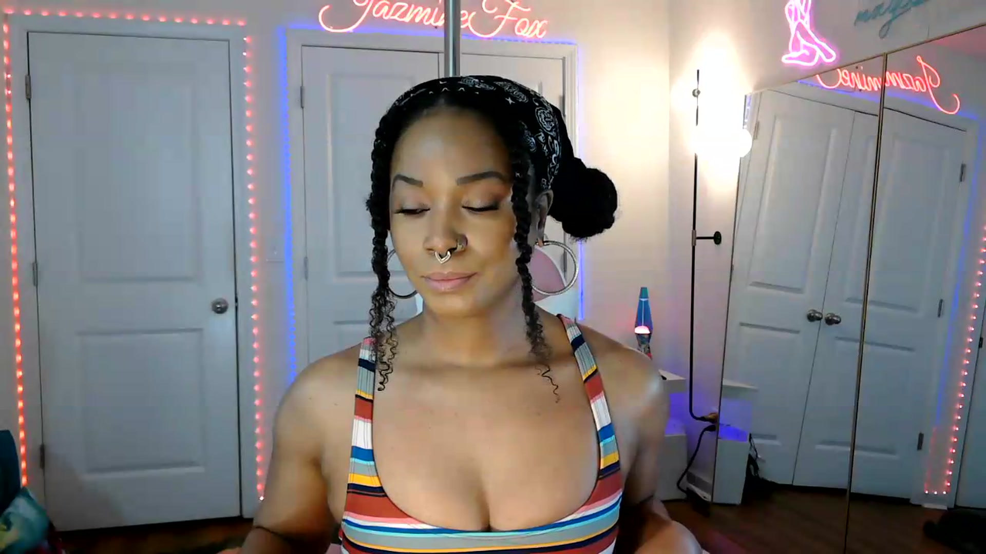 Gallery image thumbnail from Jazminefox's myfreecams stream on, 05/18/2026, 18:17 image 2 of 20