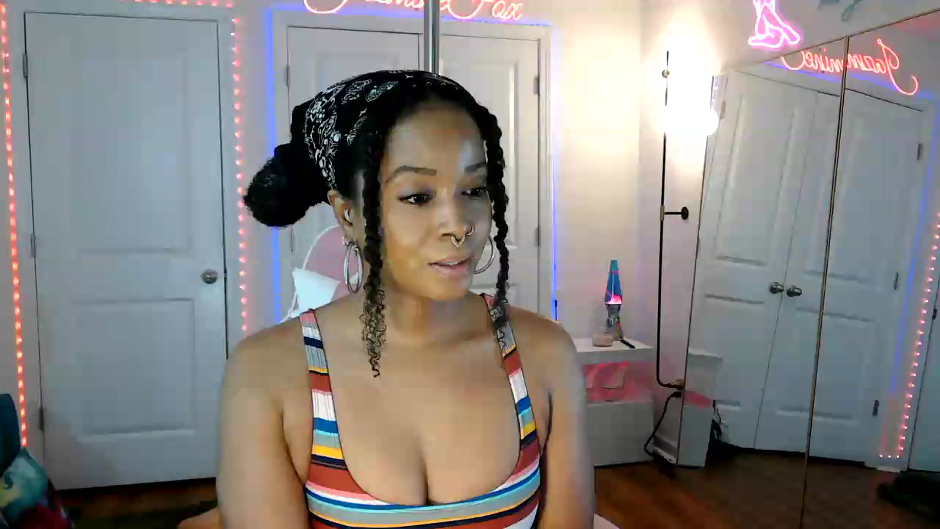 Gallery image thumbnail from Jazminefox's myfreecams stream on, 05/18/2026, 18:17 image 9 of 20