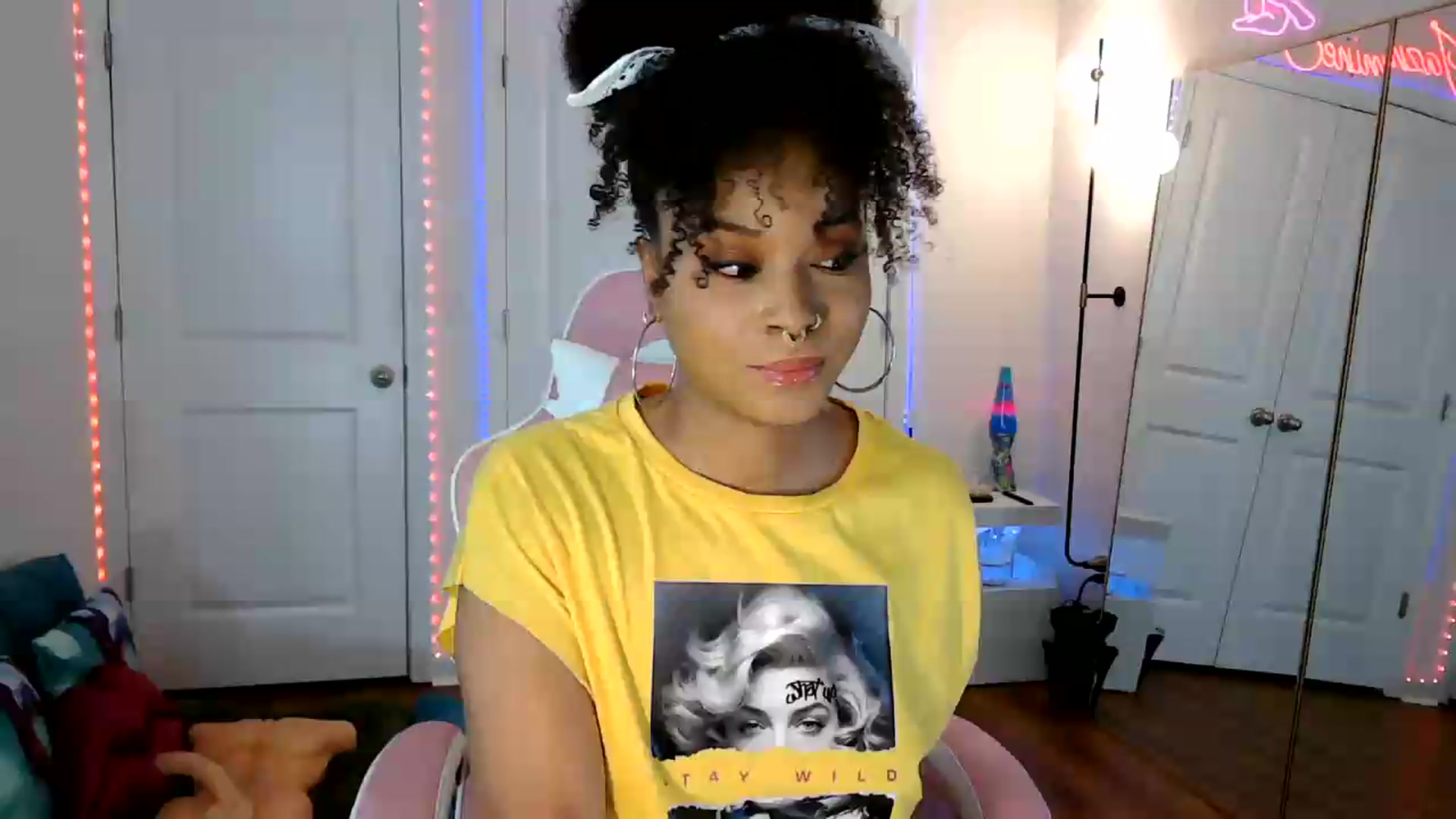 Gallery image thumbnail from Jazminefox's myfreecams stream on, 05/25/2026, 18:10 image 4 of 20