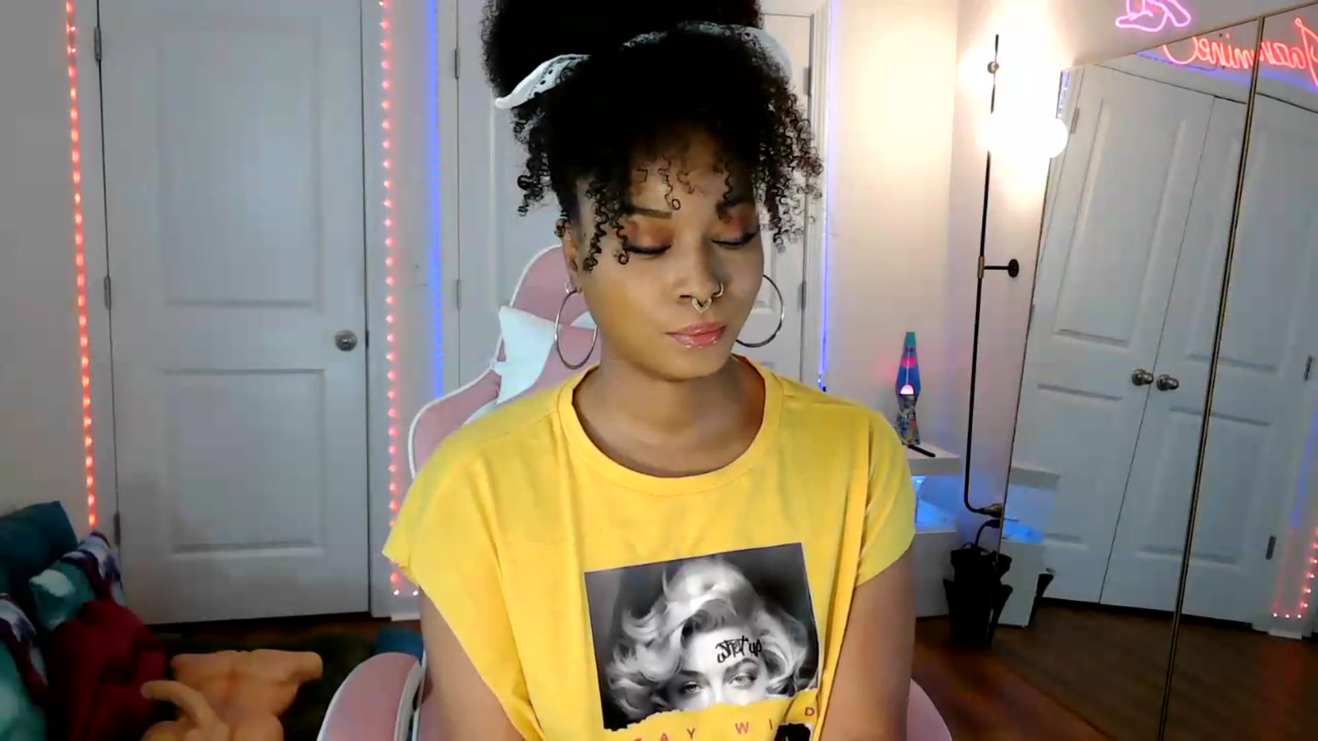 Gallery image thumbnail from Jazminefox's myfreecams stream on, 05/25/2026, 18:10 image 12 of 20