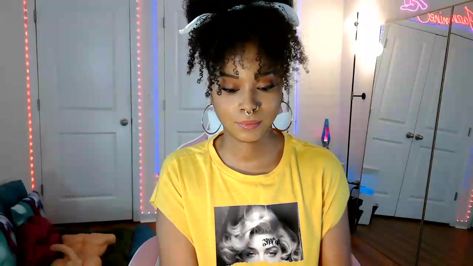 Gallery image thumbnail from Jazminefox's myfreecams stream on, 05/25/2026, 18:10 image 17 of 20