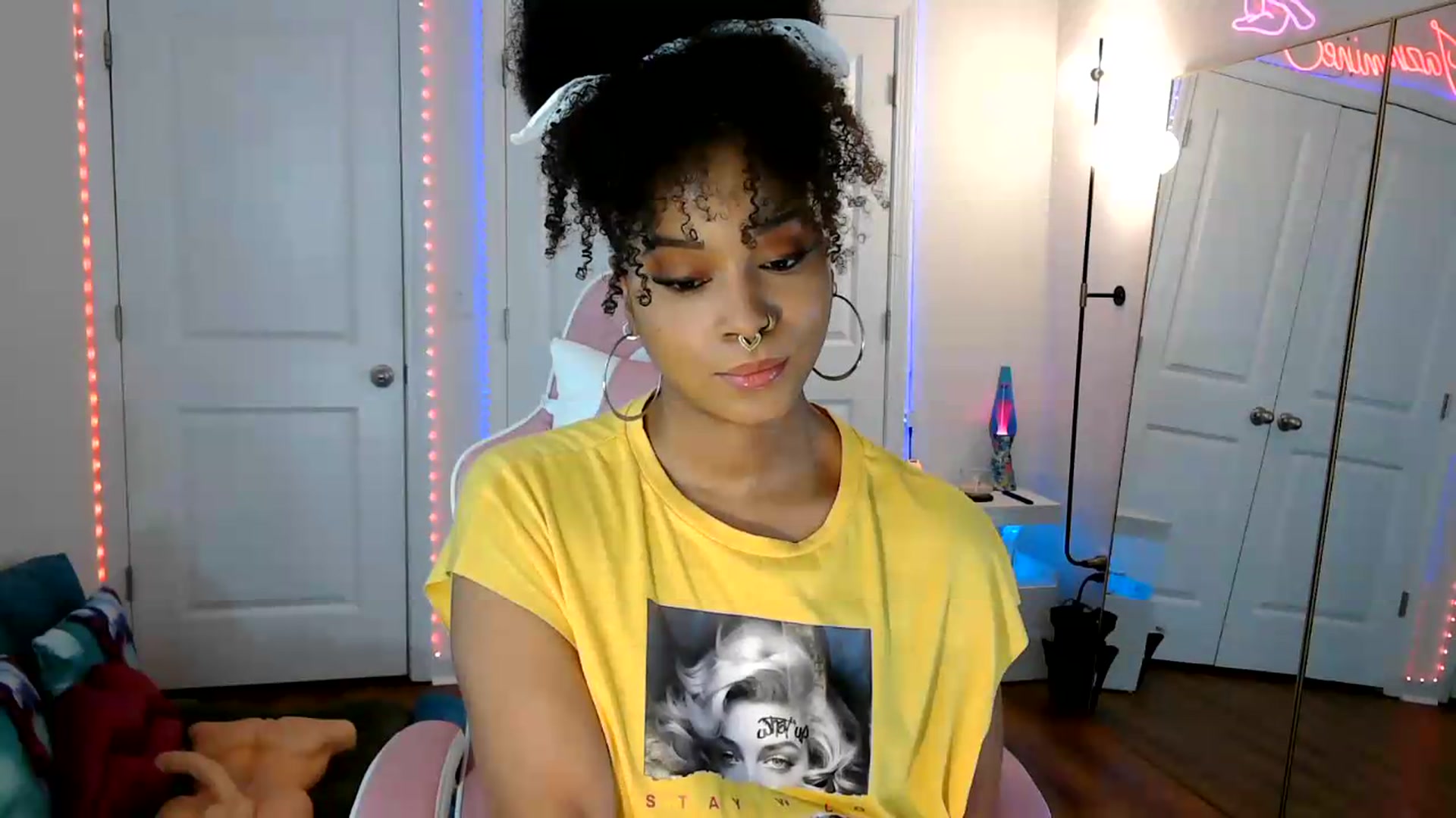 Gallery image thumbnail from Jazminefox's myfreecams stream on, 05/25/2026, 18:10 image 9 of 20