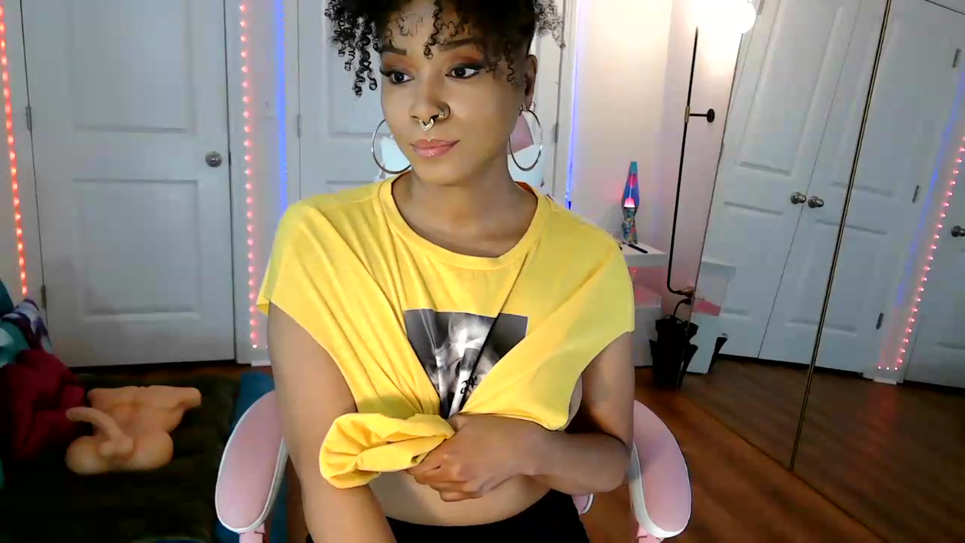 Gallery image thumbnail from Jazminefox's myfreecams stream on, 05/25/2026, 18:10 image 19 of 20