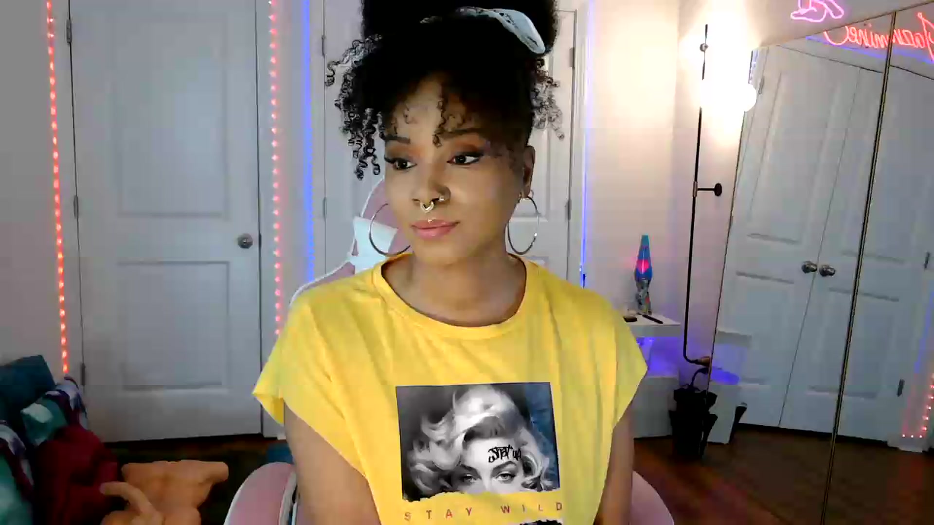 Gallery image thumbnail from Jazminefox's myfreecams stream on, 05/25/2026, 18:10 image 1 of 20
