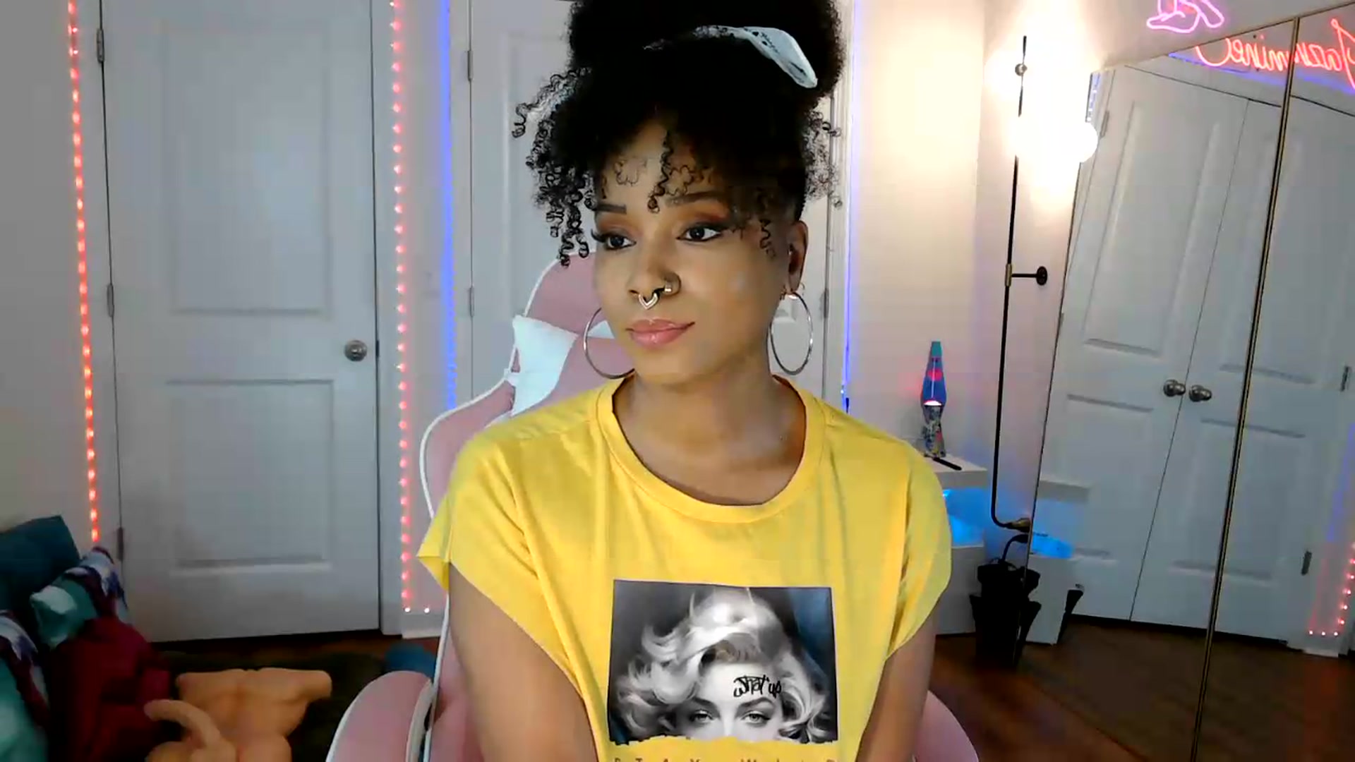Gallery image thumbnail from Jazminefox's myfreecams stream on, 05/25/2026, 18:10 image 13 of 20