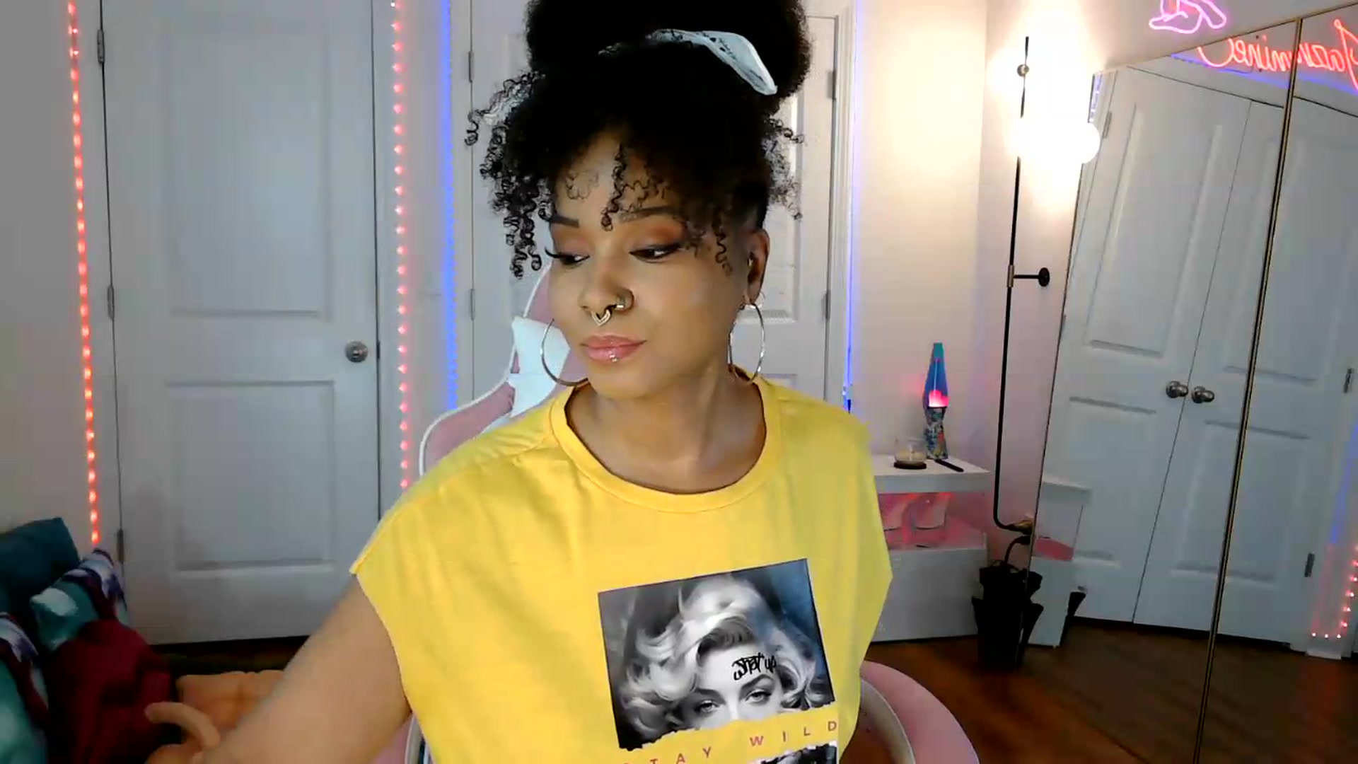 Gallery image thumbnail from Jazminefox's myfreecams stream on, 05/25/2026, 18:10 image 15 of 20
