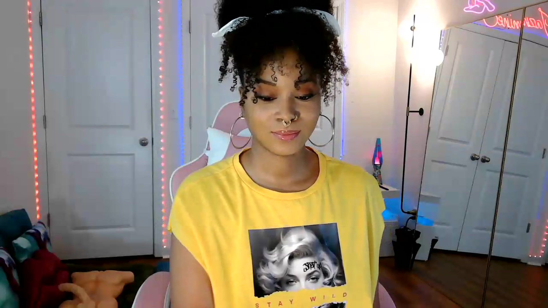 Gallery image thumbnail from Jazminefox's myfreecams stream on, 05/25/2026, 18:10 image 5 of 20
