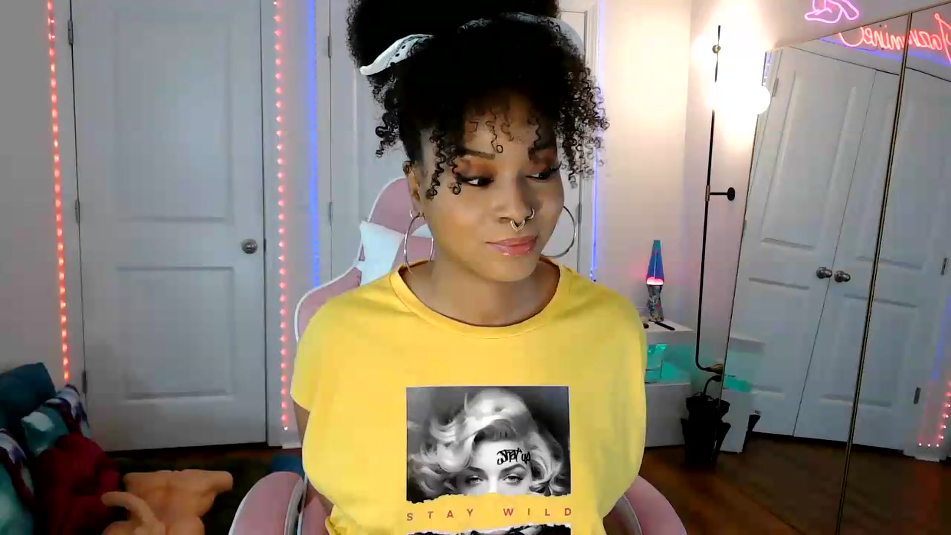 Gallery image thumbnail from Jazminefox's myfreecams stream on, 05/25/2026, 18:10 image 3 of 20