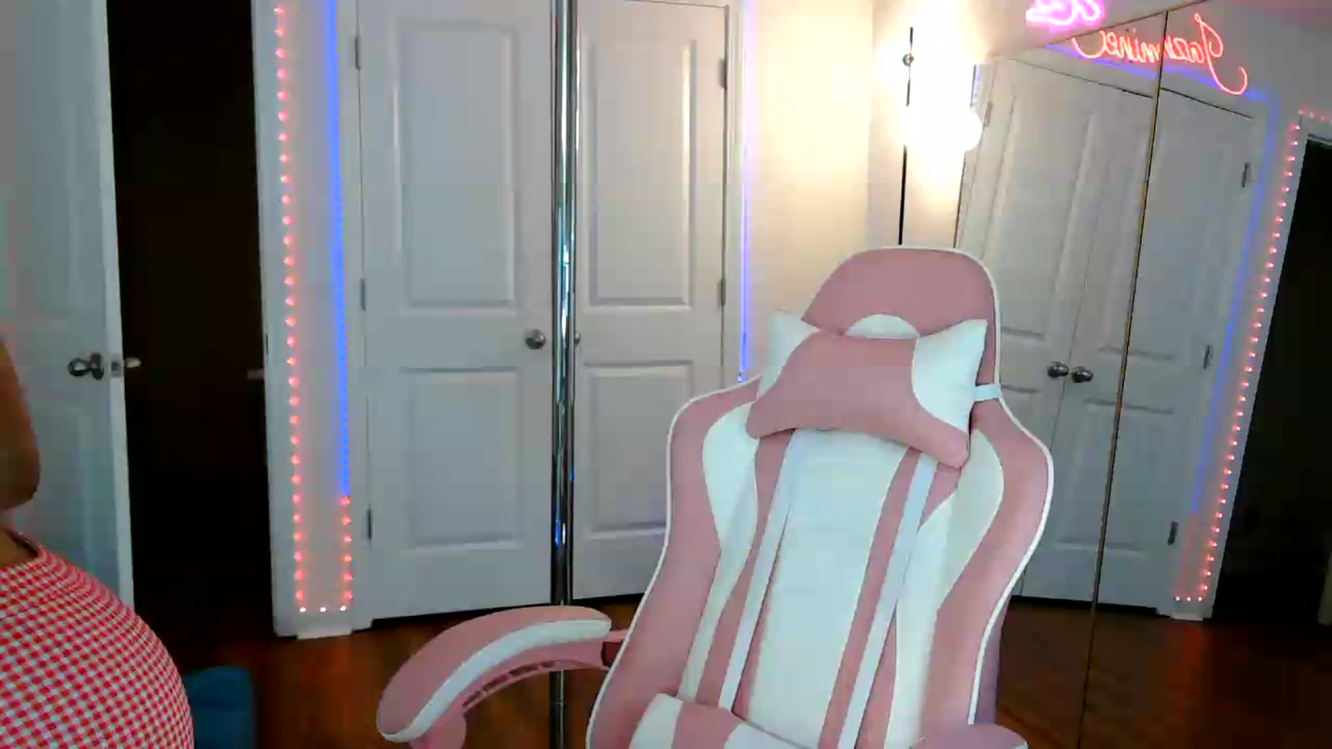 Gallery image thumbnail from Jazminefox's myfreecams stream on, 06/09/2026, 17:58 image 1 of 20