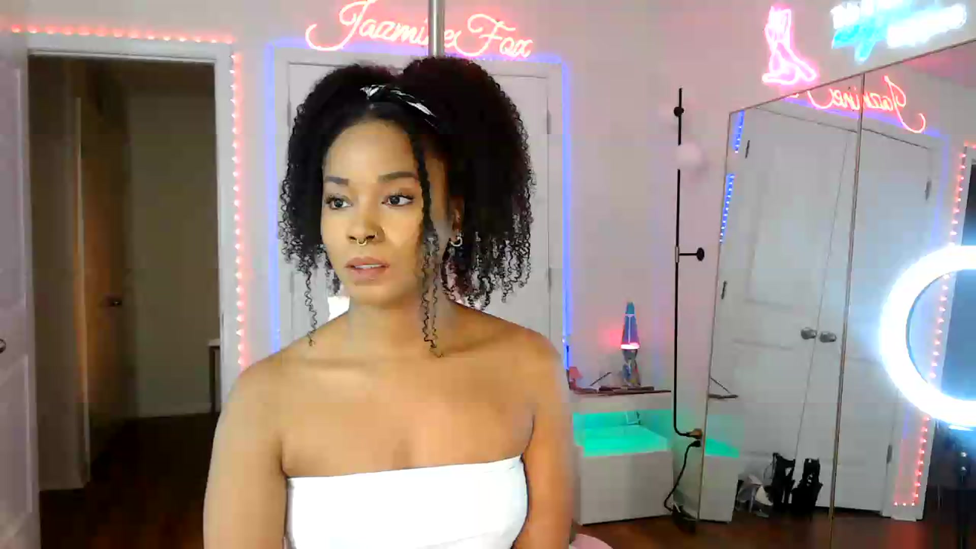 Gallery image thumbnail from Jazminefox's myfreecams stream on, 06/20/2026, 15:01 image 1 of 20