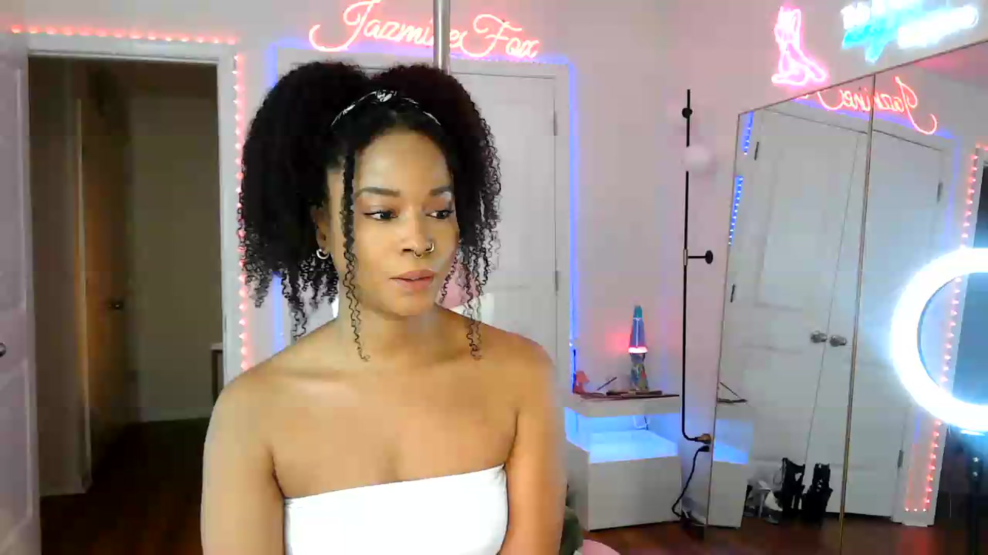 Gallery image thumbnail from Jazminefox's myfreecams stream on, 06/20/2026, 15:01 image 7 of 20