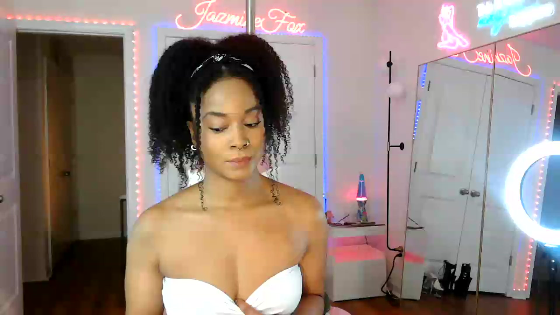 Gallery image thumbnail from Jazminefox's myfreecams stream on, 06/20/2026, 15:01 image 9 of 20