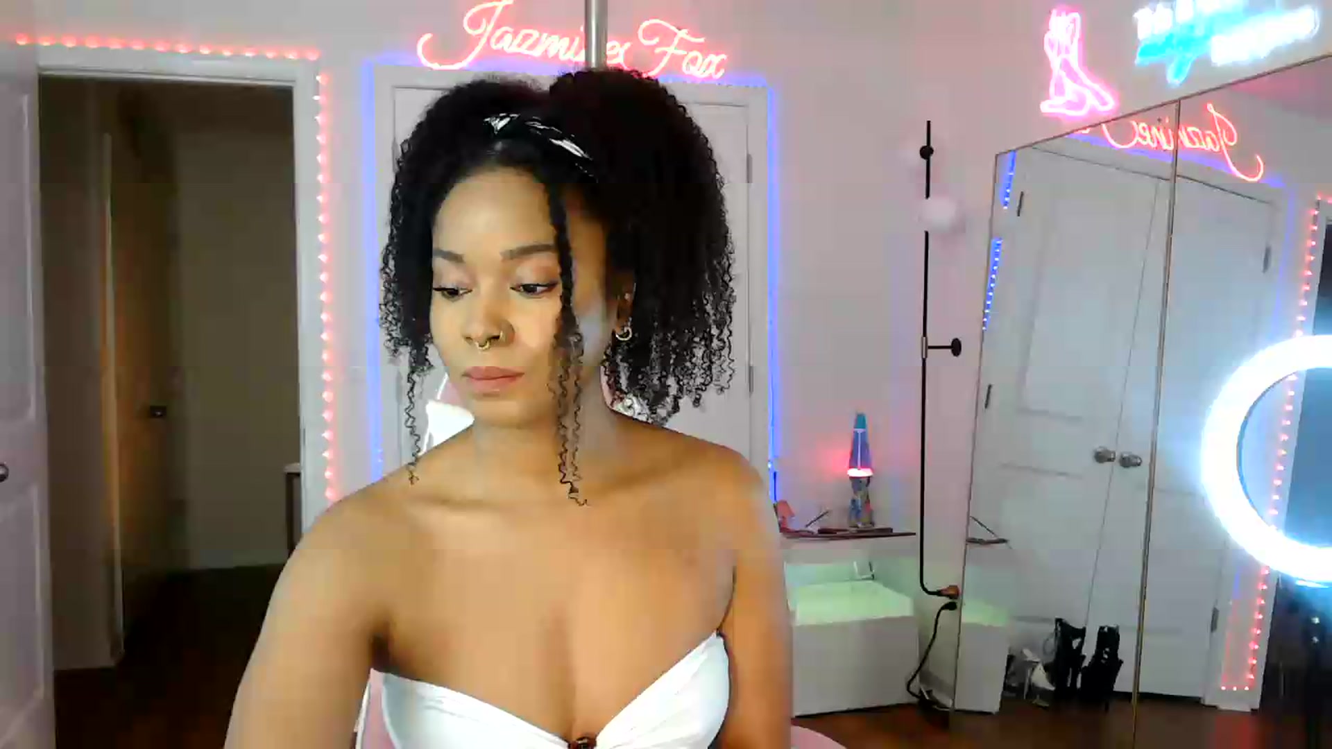 Gallery image thumbnail from Jazminefox's myfreecams stream on, 06/20/2026, 15:01 image 13 of 20