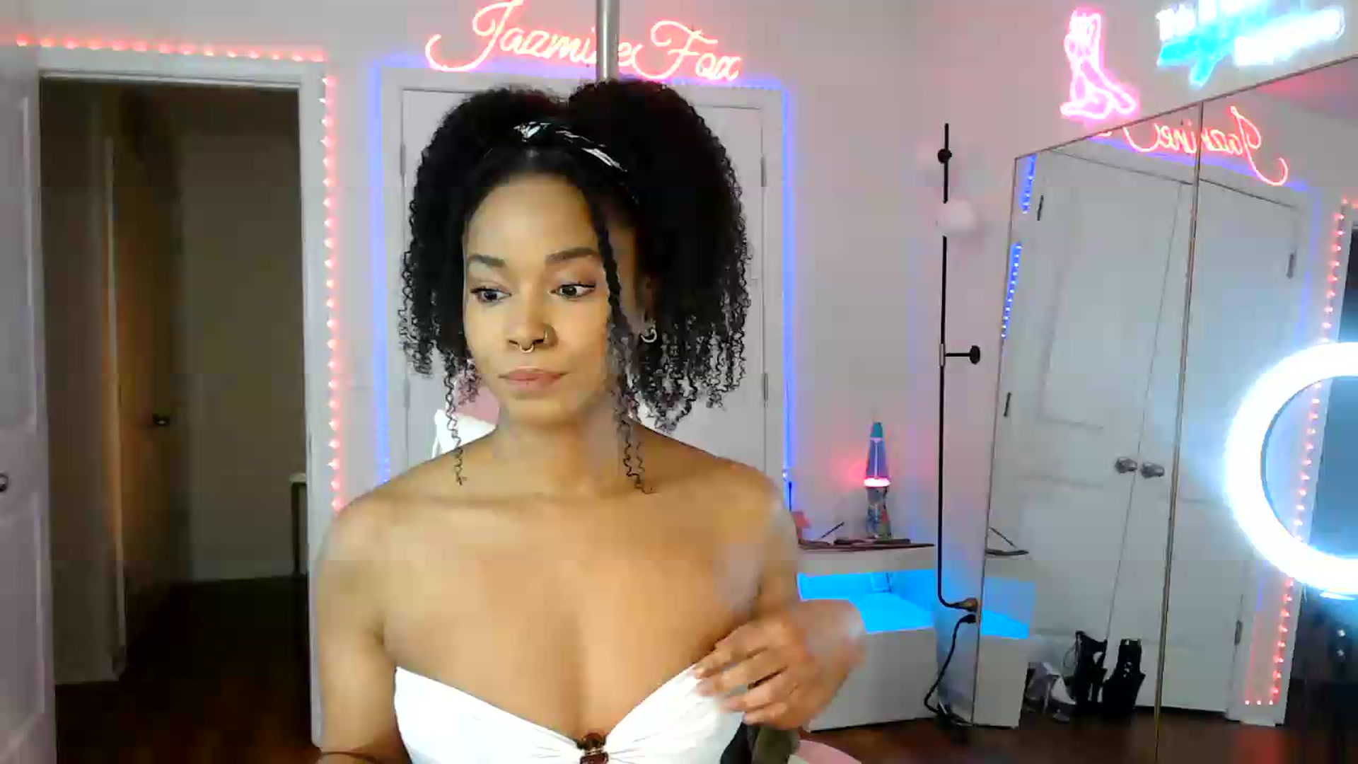 Gallery image thumbnail from Jazminefox's myfreecams stream on, 06/20/2026, 15:01 image 15 of 20