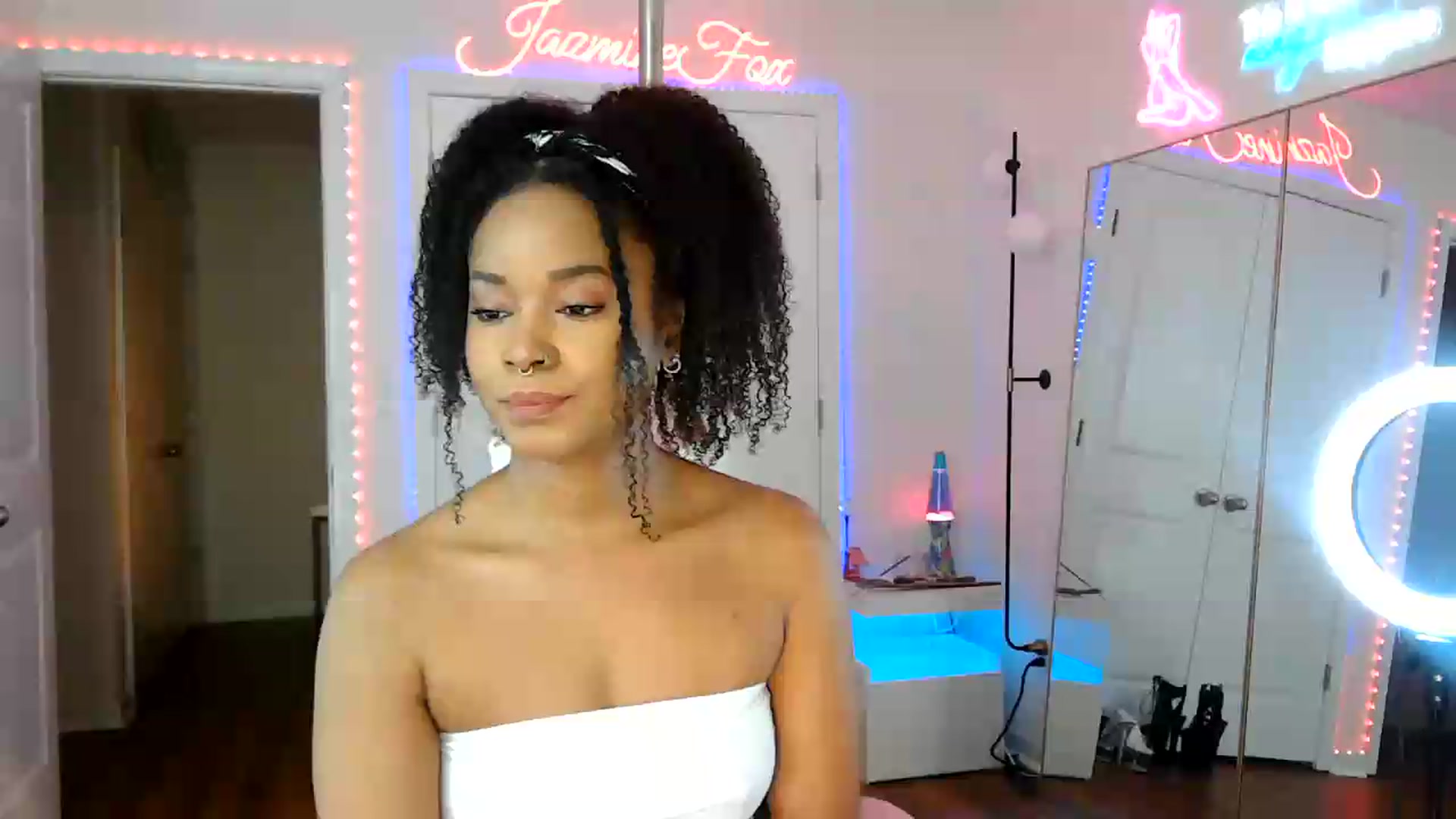 Gallery image thumbnail from Jazminefox's myfreecams stream on, 06/20/2026, 15:01 image 5 of 20