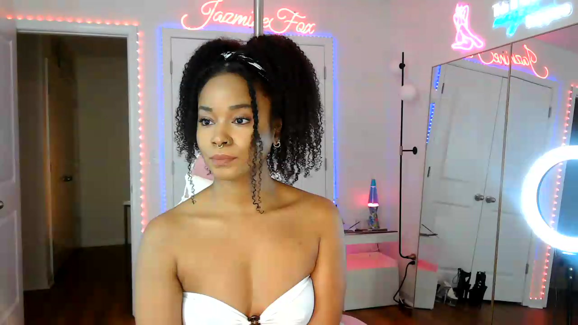 Gallery image thumbnail from Jazminefox's myfreecams stream on, 06/20/2026, 15:01 image 14 of 20