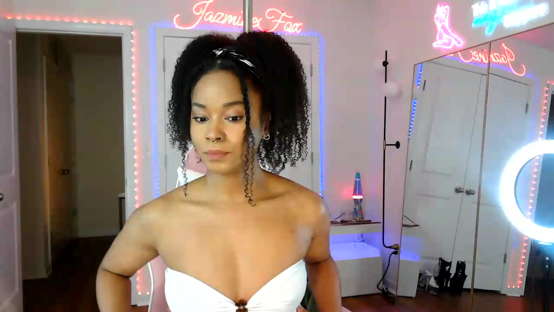 Gallery image thumbnail from Jazminefox's myfreecams stream on, 06/20/2026, 15:01 image 12 of 20