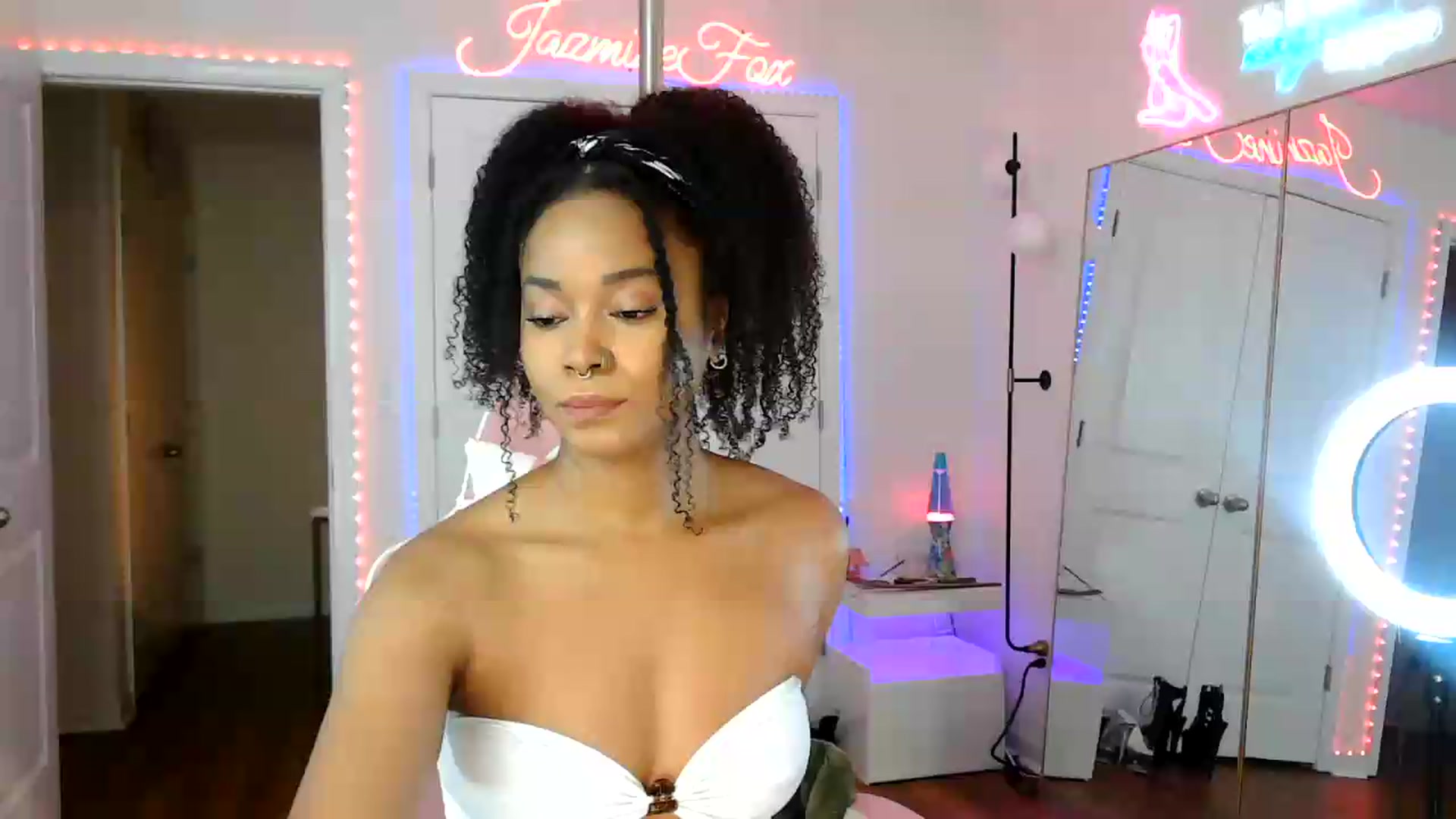 Gallery image thumbnail from Jazminefox's myfreecams stream on, 06/20/2026, 15:01 image 17 of 20