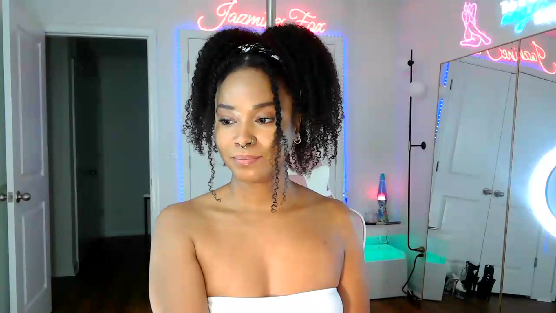 Gallery image thumbnail from Jazminefox's myfreecams stream on, 06/20/2026, 19:11 image 15 of 20