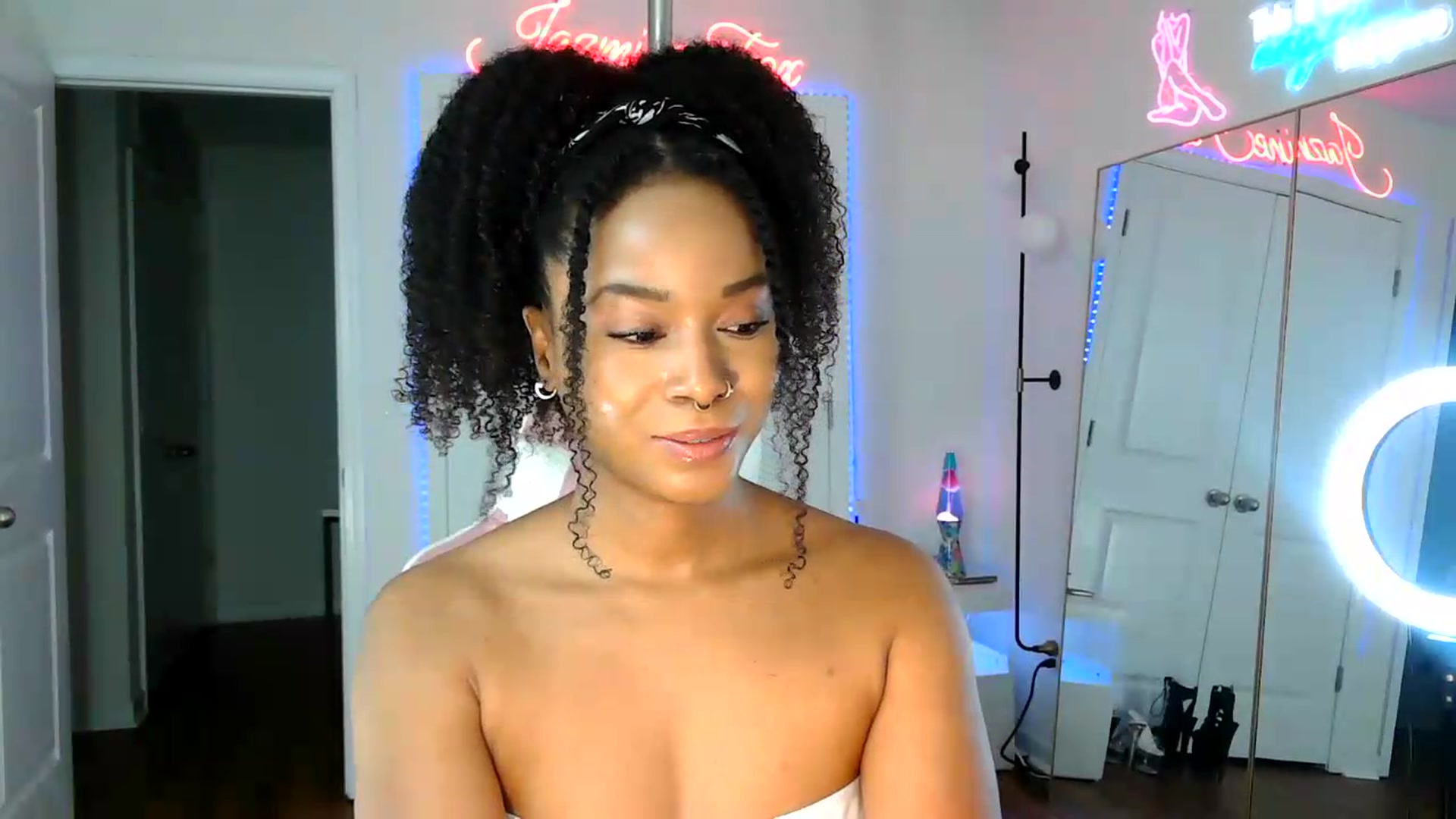 Gallery image thumbnail from Jazminefox's myfreecams stream on, 06/20/2026, 19:11 image 6 of 20