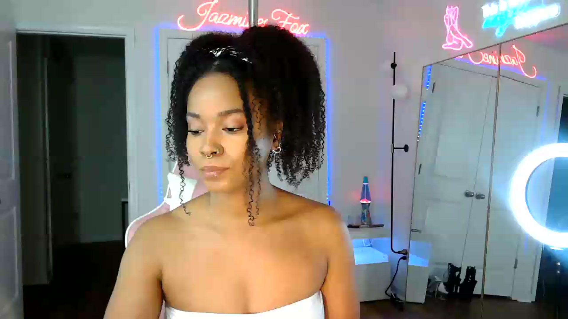 Gallery image thumbnail from Jazminefox's myfreecams stream on, 06/20/2026, 19:11 image 1 of 20