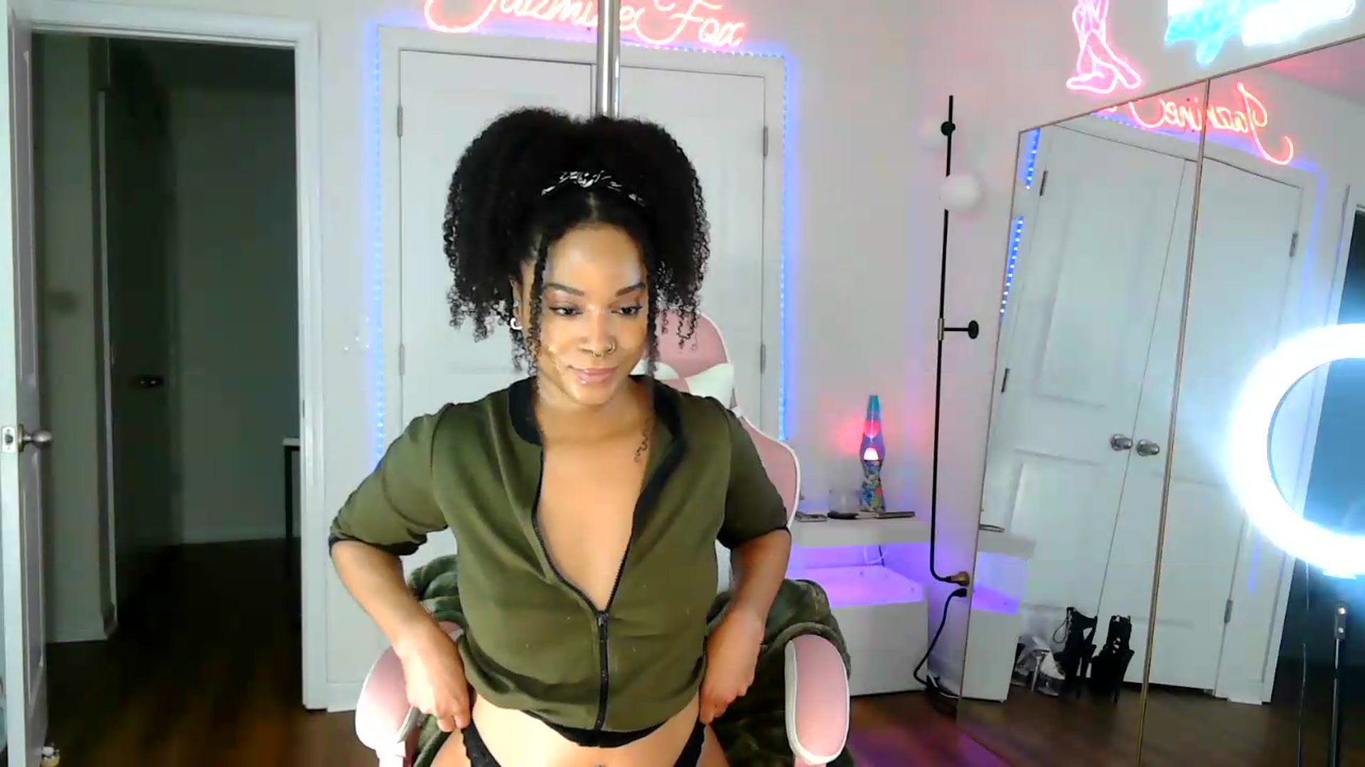 Gallery image thumbnail from Jazminefox's myfreecams stream on, 06/20/2026, 22:04 image 19 of 20