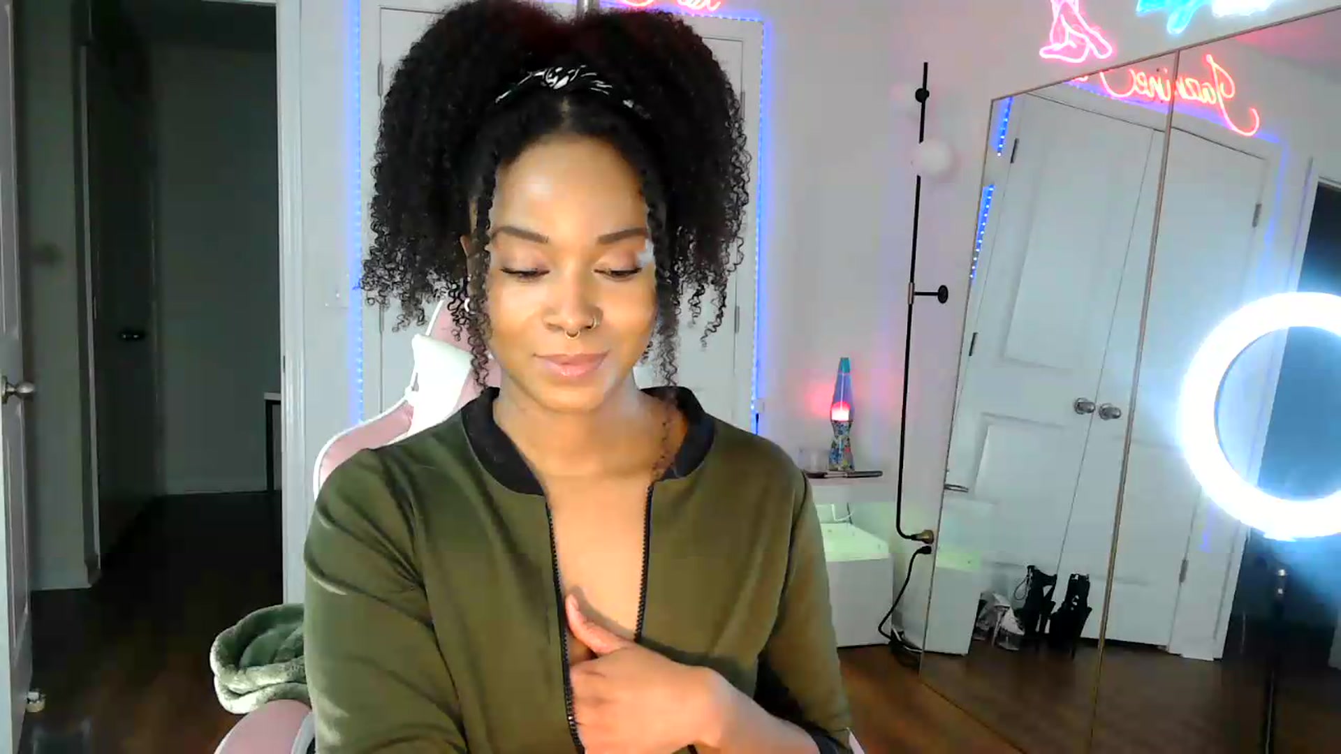 Gallery image thumbnail from Jazminefox's myfreecams stream on, 06/20/2026, 22:04 image 12 of 20