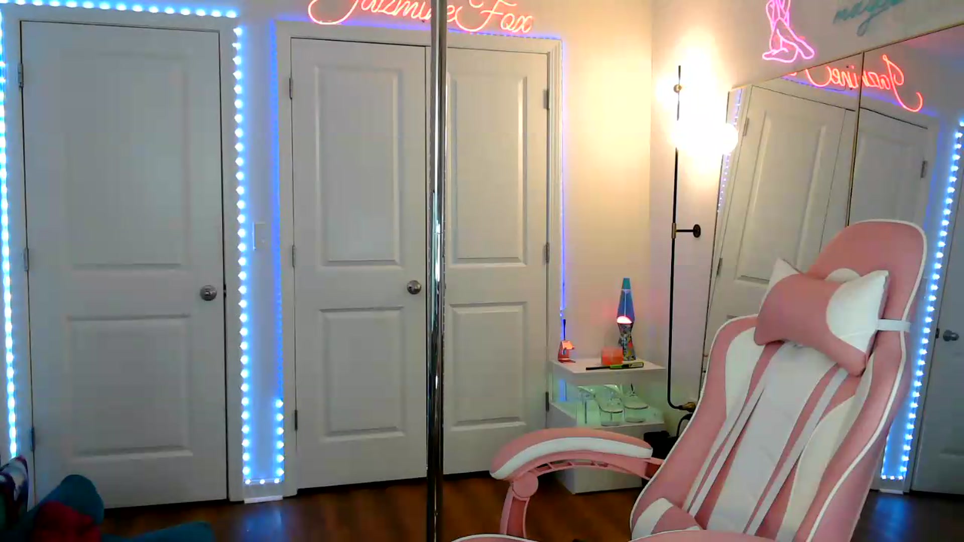 Gallery image thumbnail from Jazminefox's myfreecams stream on, 07/01/2026, 18:27 image 14 of 20