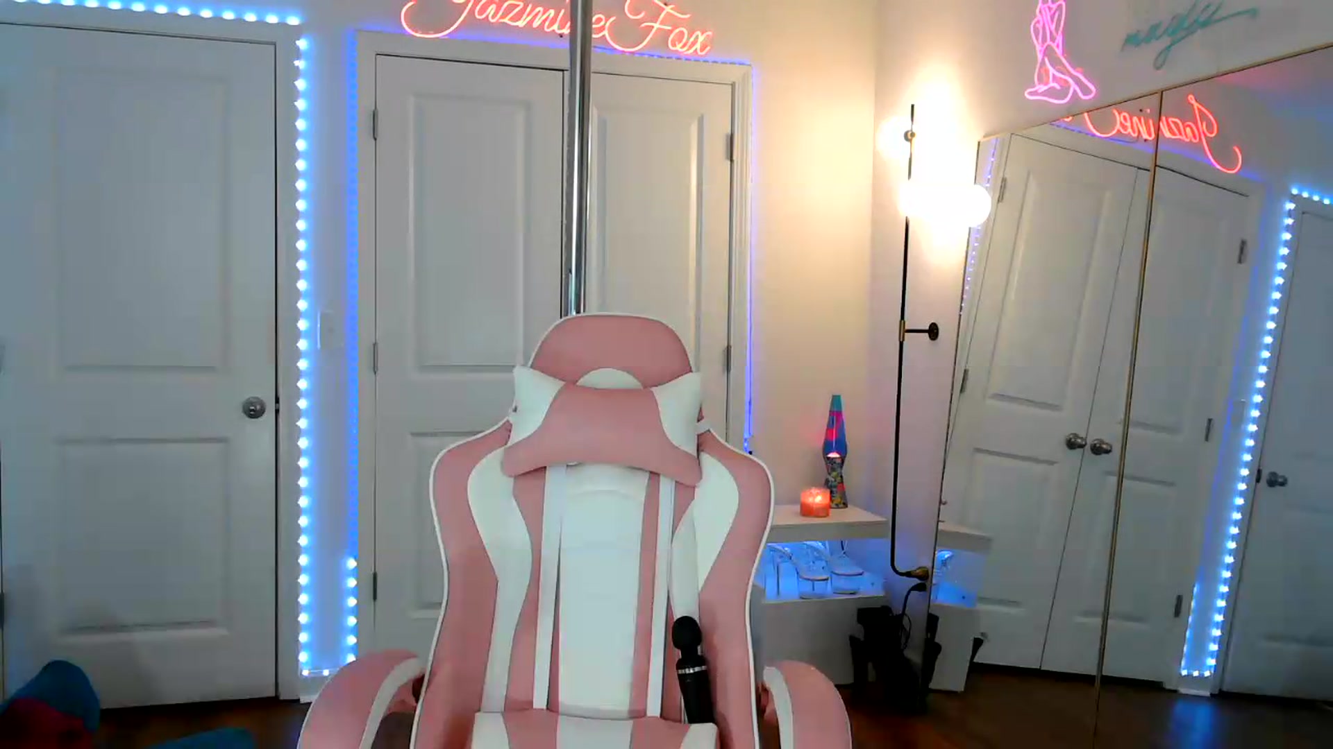 Gallery image thumbnail from Jazminefox's myfreecams stream on, 07/01/2026, 19:38 image 15 of 20
